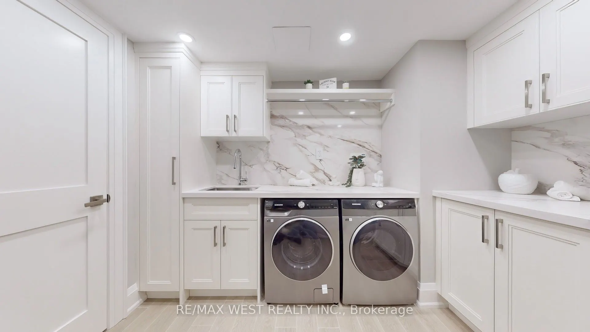 900 Yonge Street, #1403