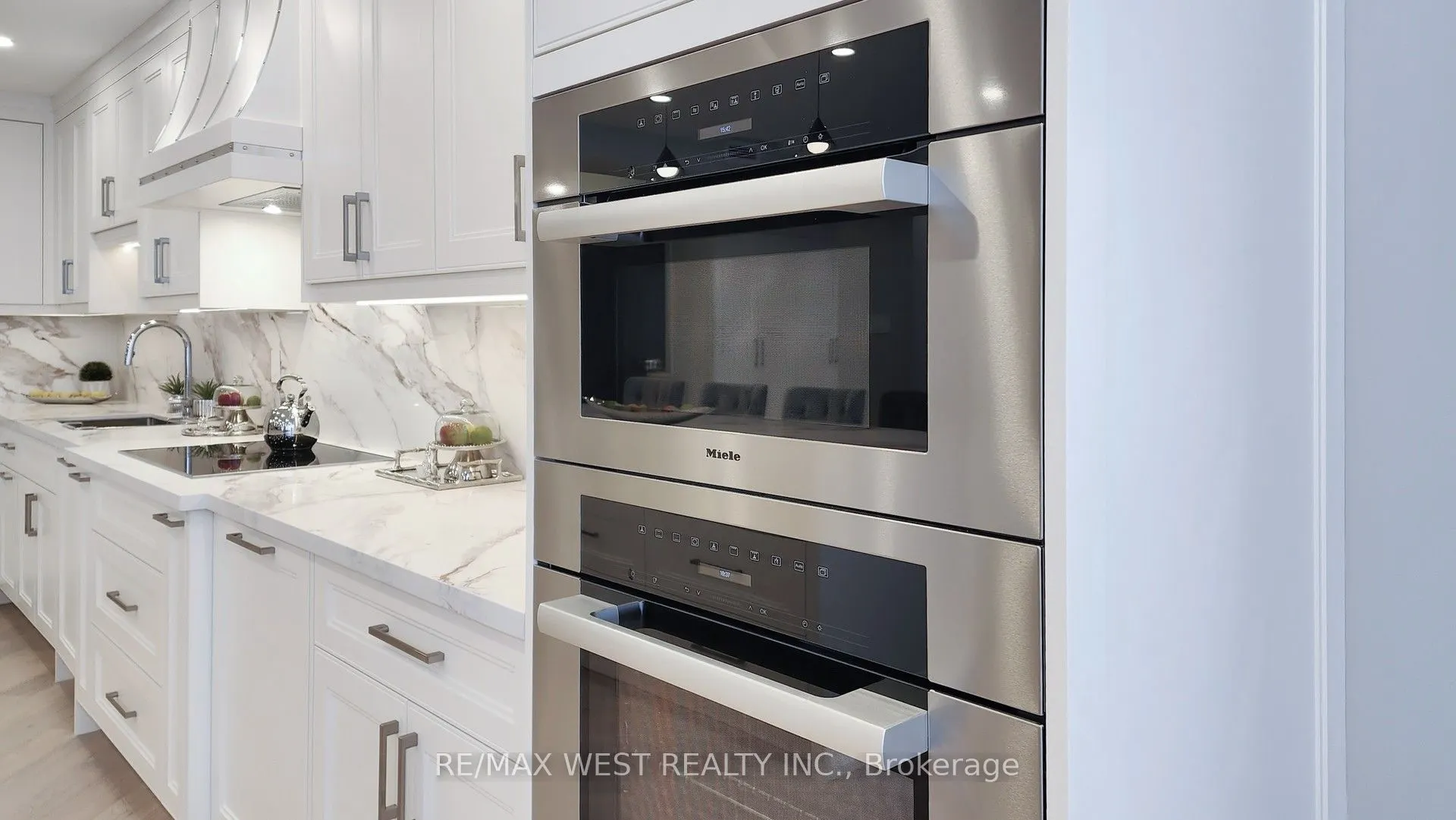 900 Yonge Street, #1403