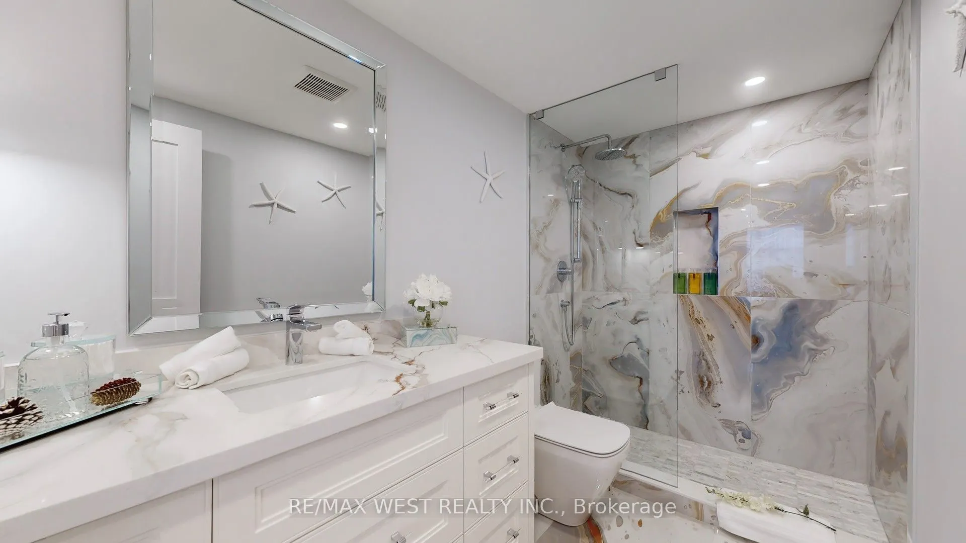 900 Yonge Street, #1403