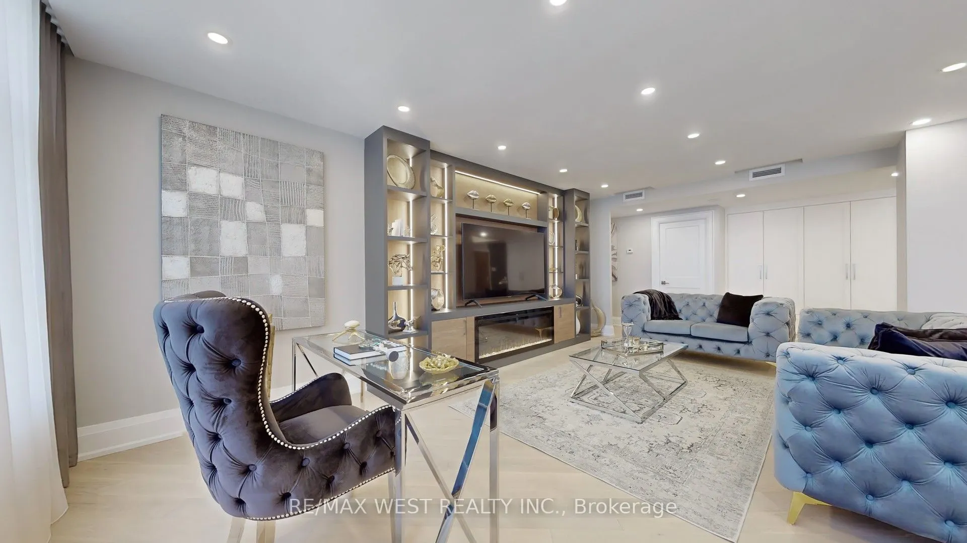 900 Yonge Street, #1403