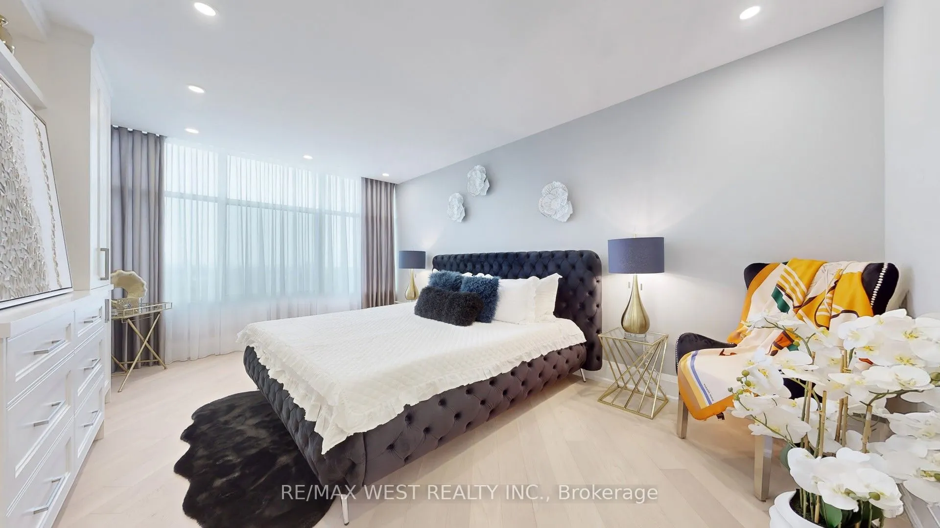 900 Yonge Street, #1403