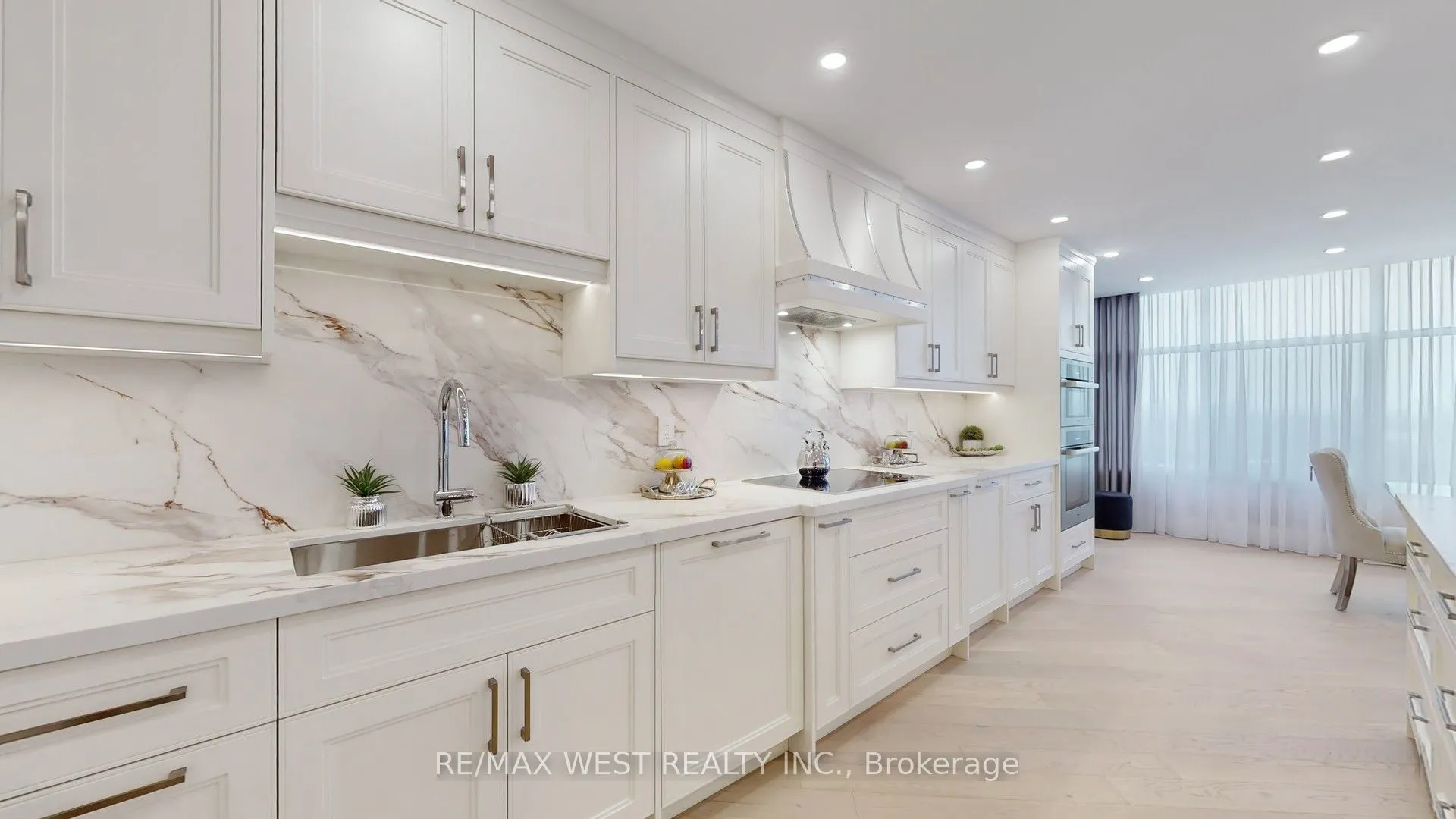 900 Yonge Street, #1403