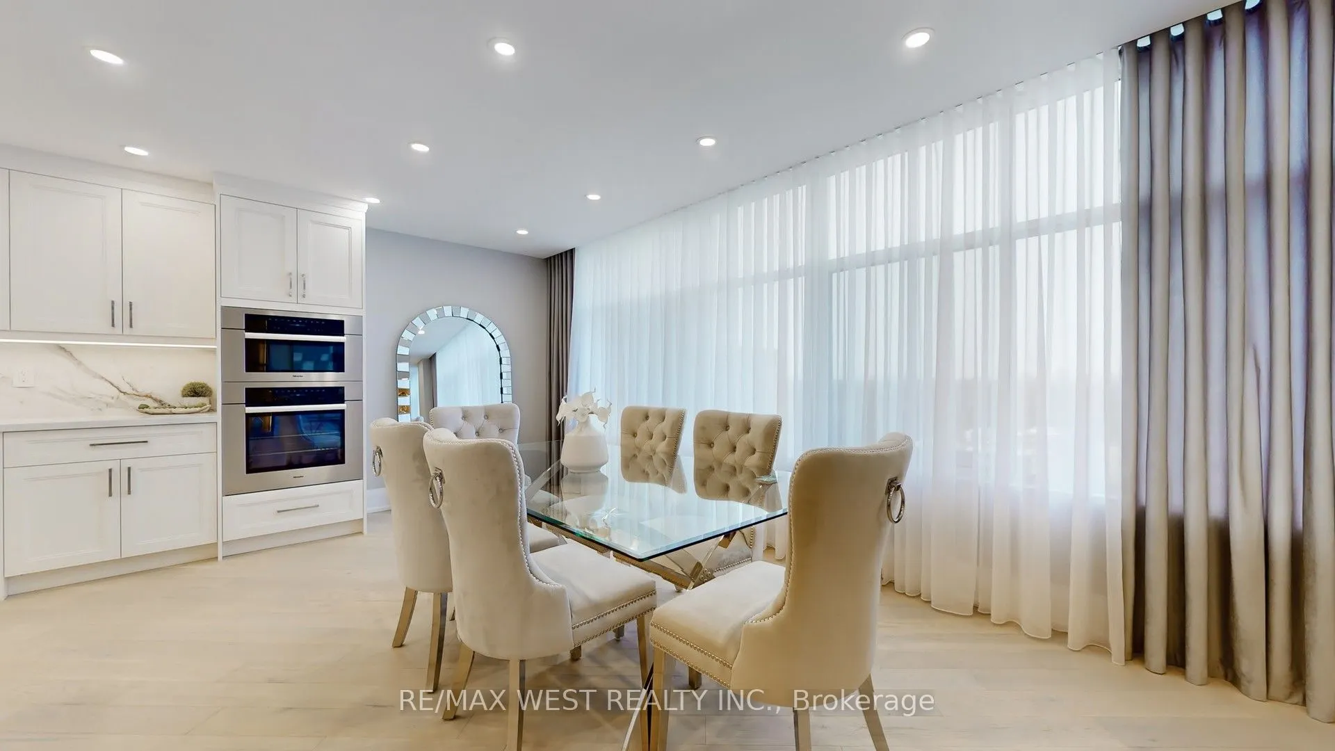 900 Yonge Street, #1403