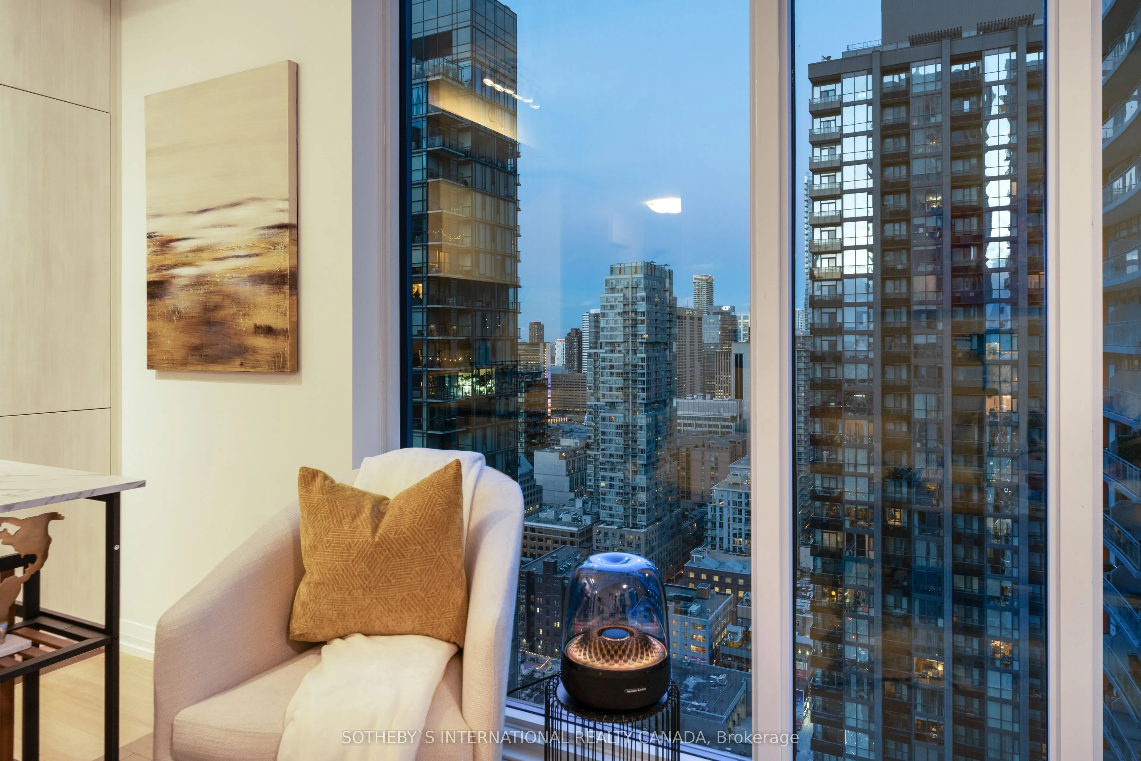 28 Widmer Street, #3629