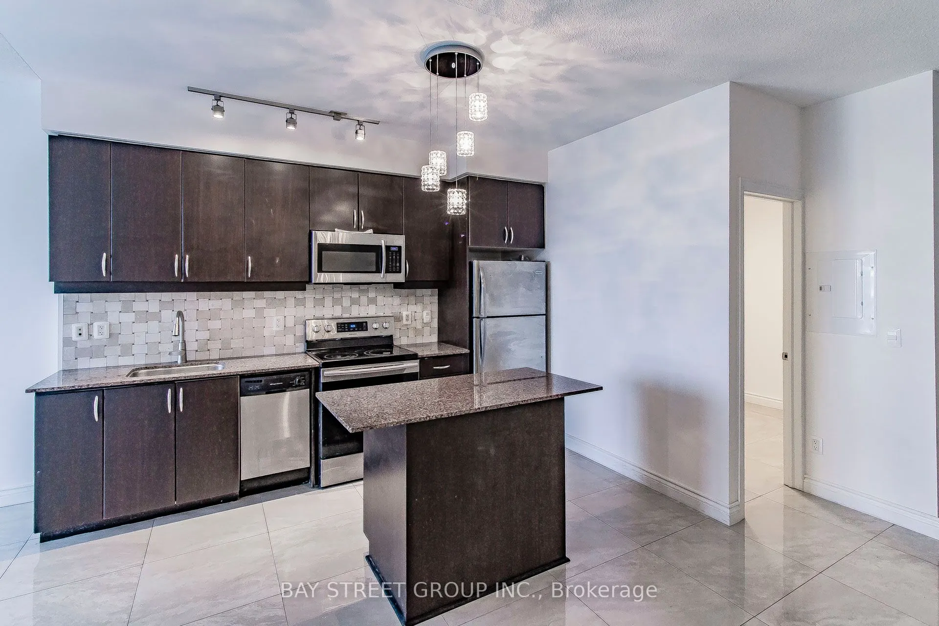 2885 Bayview Avenue, #813