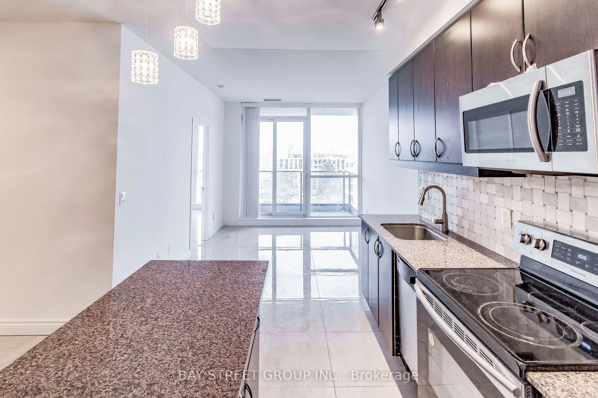 2885 Bayview Avenue, #813