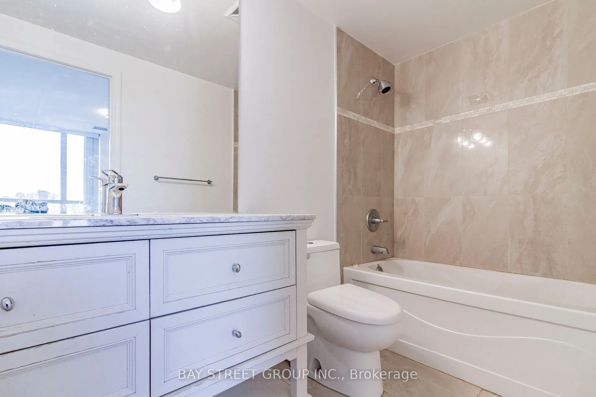 2885 Bayview Avenue, #813