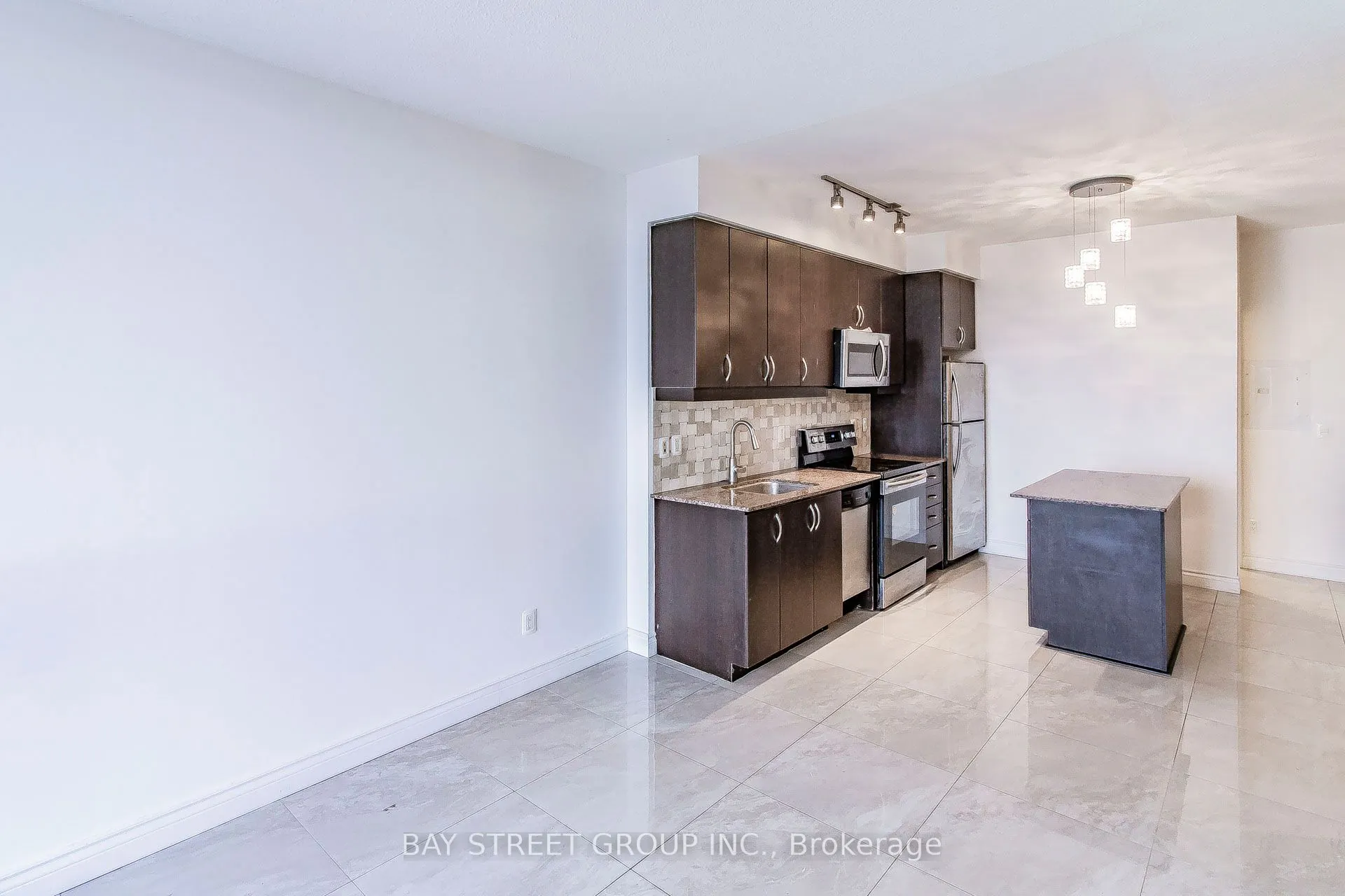 2885 Bayview Avenue, #813