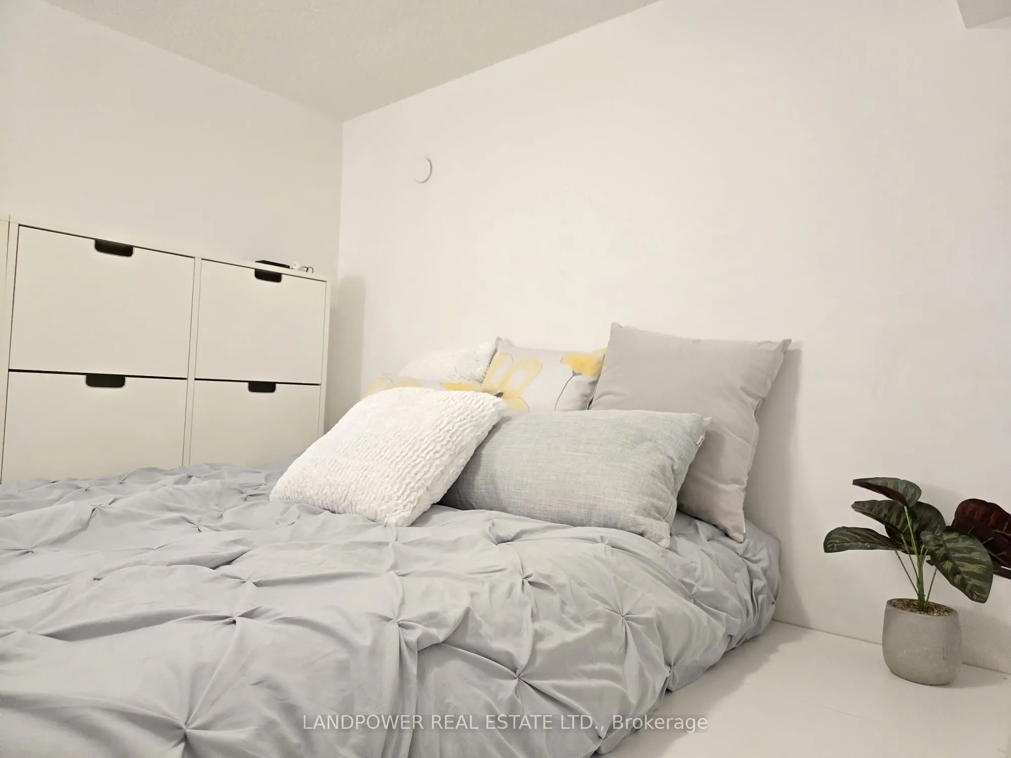 25 Adra Grado Way, #258