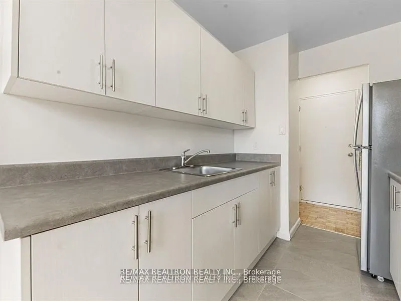 2895 Bathurst Street, #107