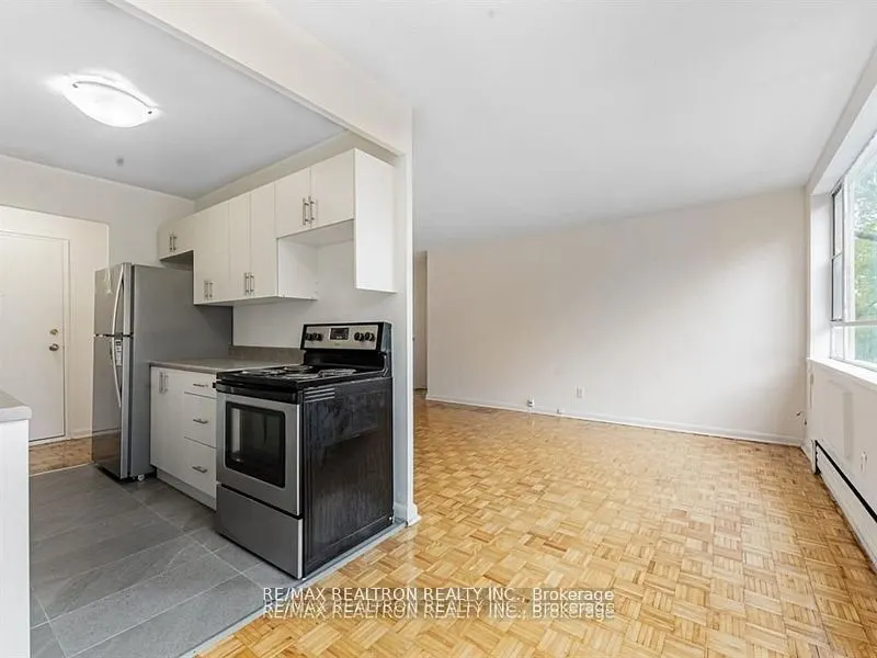 2895 Bathurst Street, #107