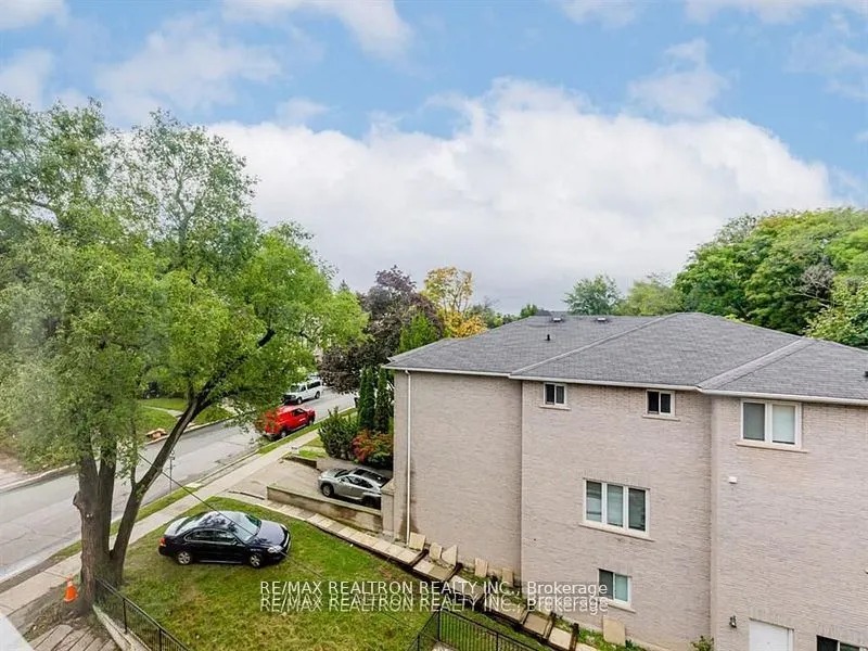 2895 Bathurst Street, #107