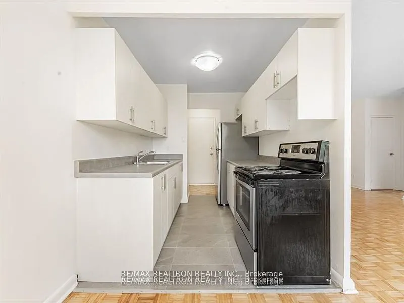 2895 Bathurst Street, #107
