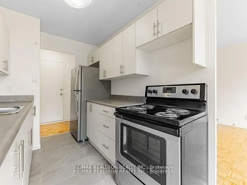2895 Bathurst Street, #506