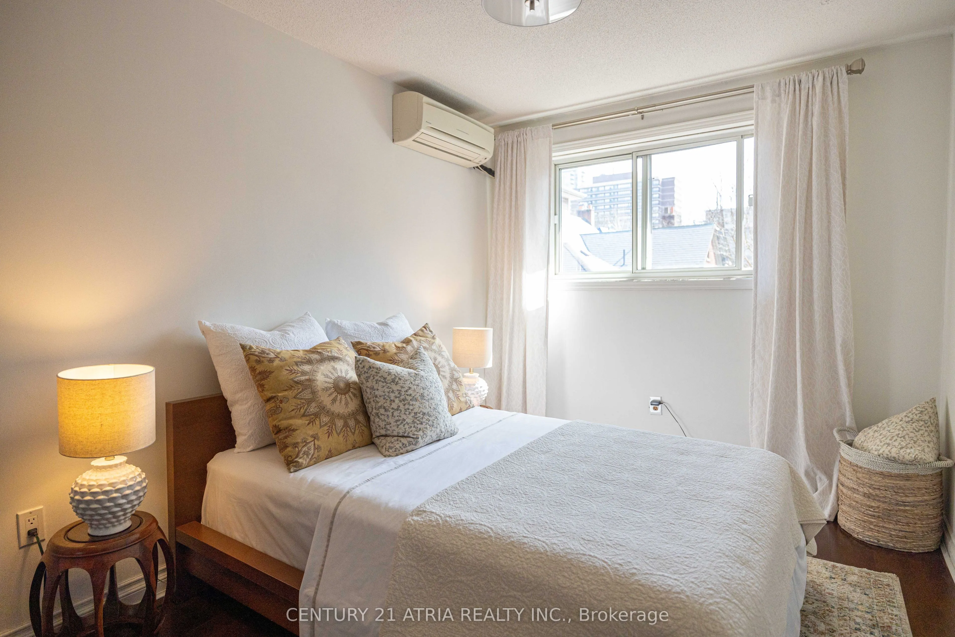 28 Admiral Road, #TH4