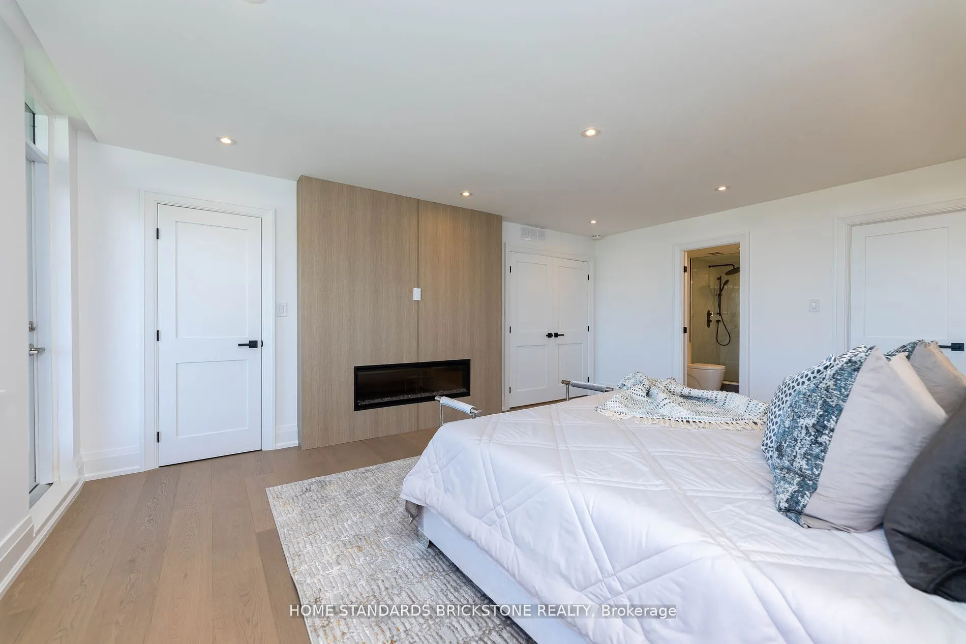66 Collier Street #9D