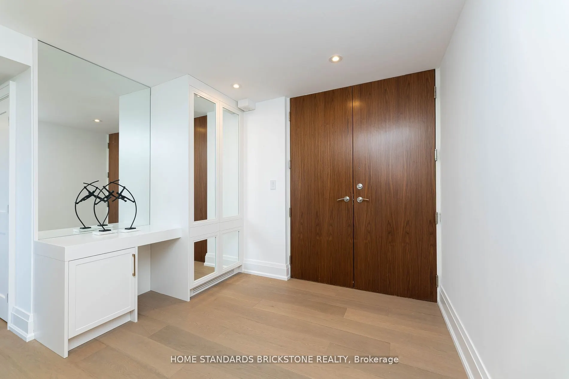 66 Collier Street #9D