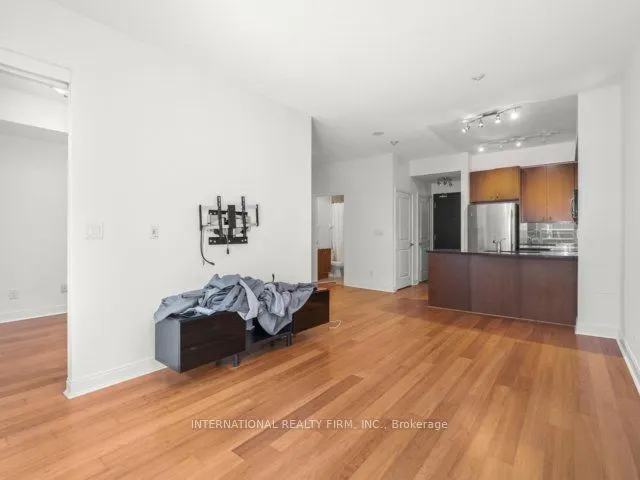 21 Scollard Street, #101