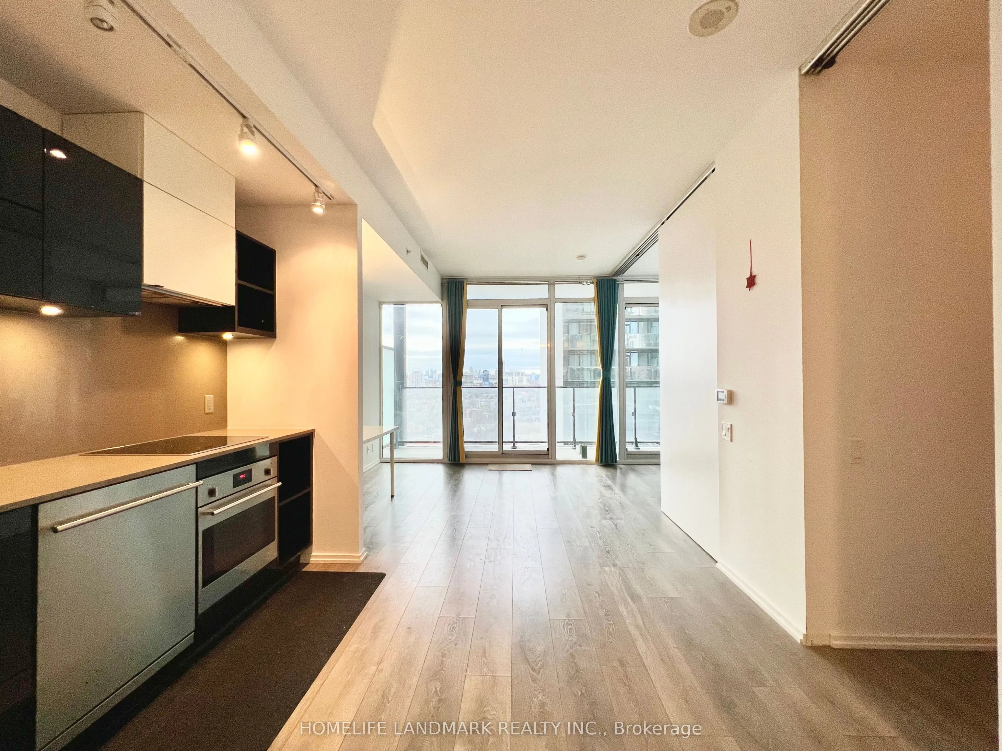 125 Peter Street, #1506