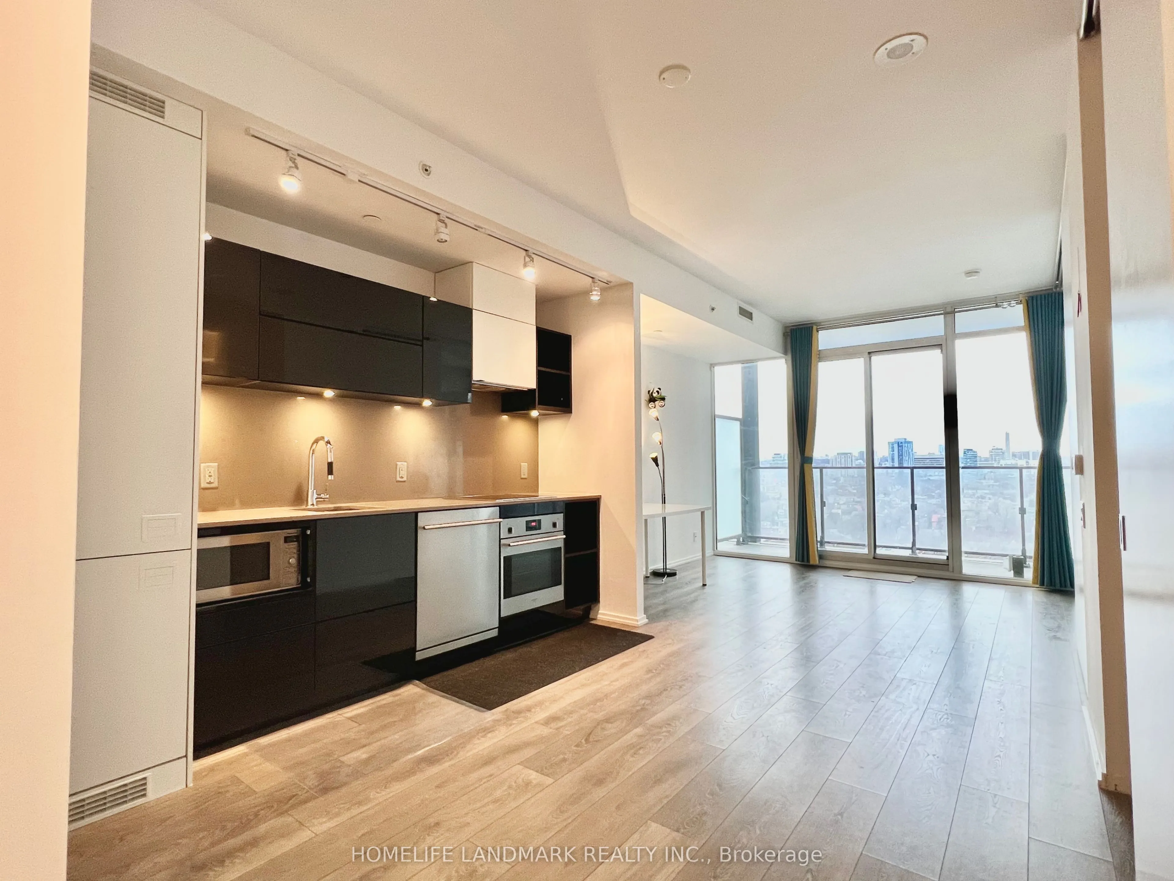 125 Peter Street, #1506