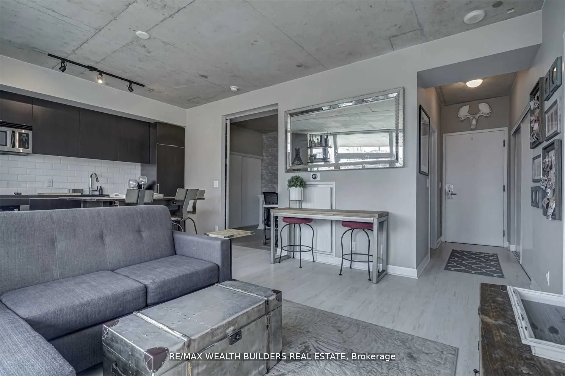 478 King Street W, #812