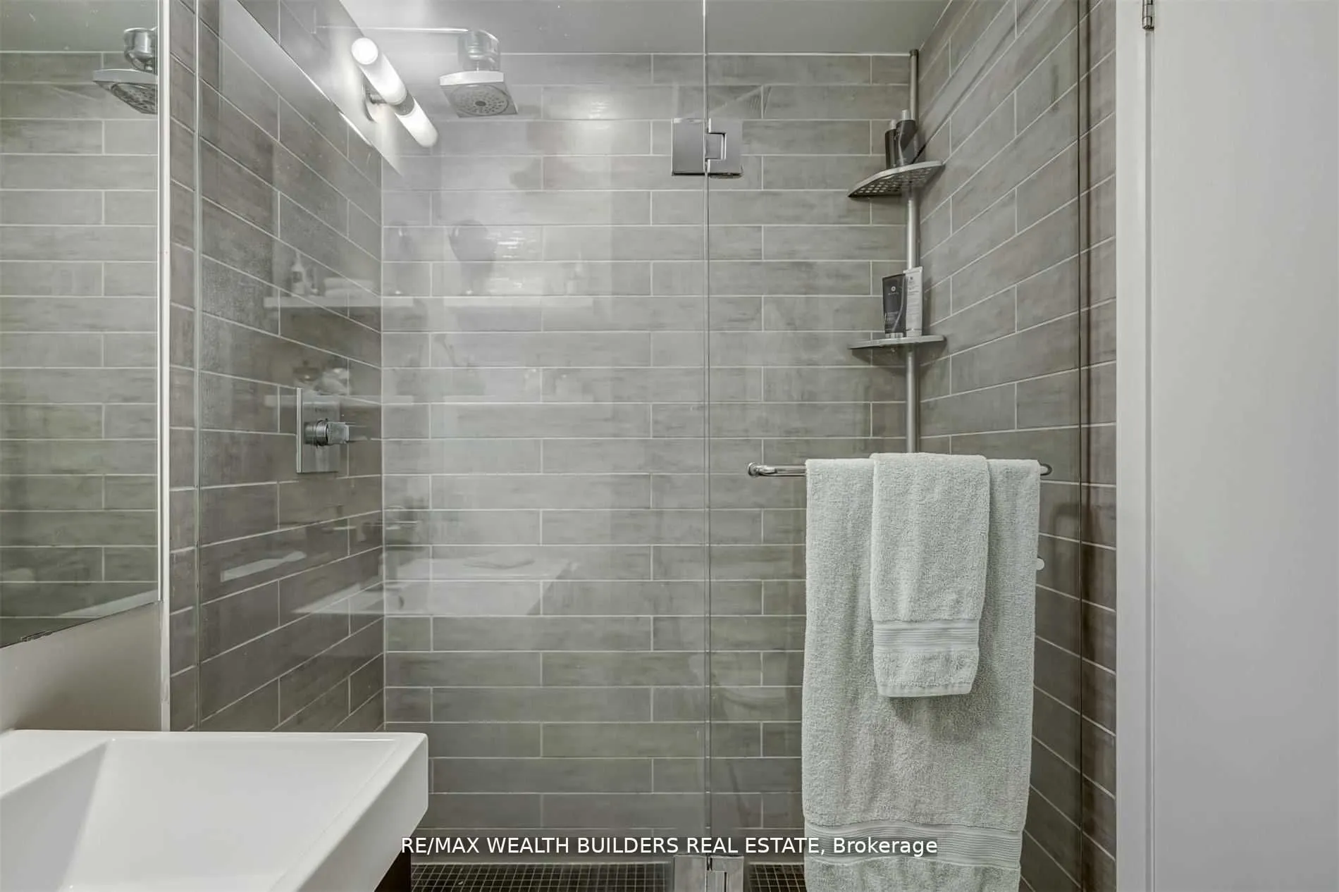 478 King Street W, #812