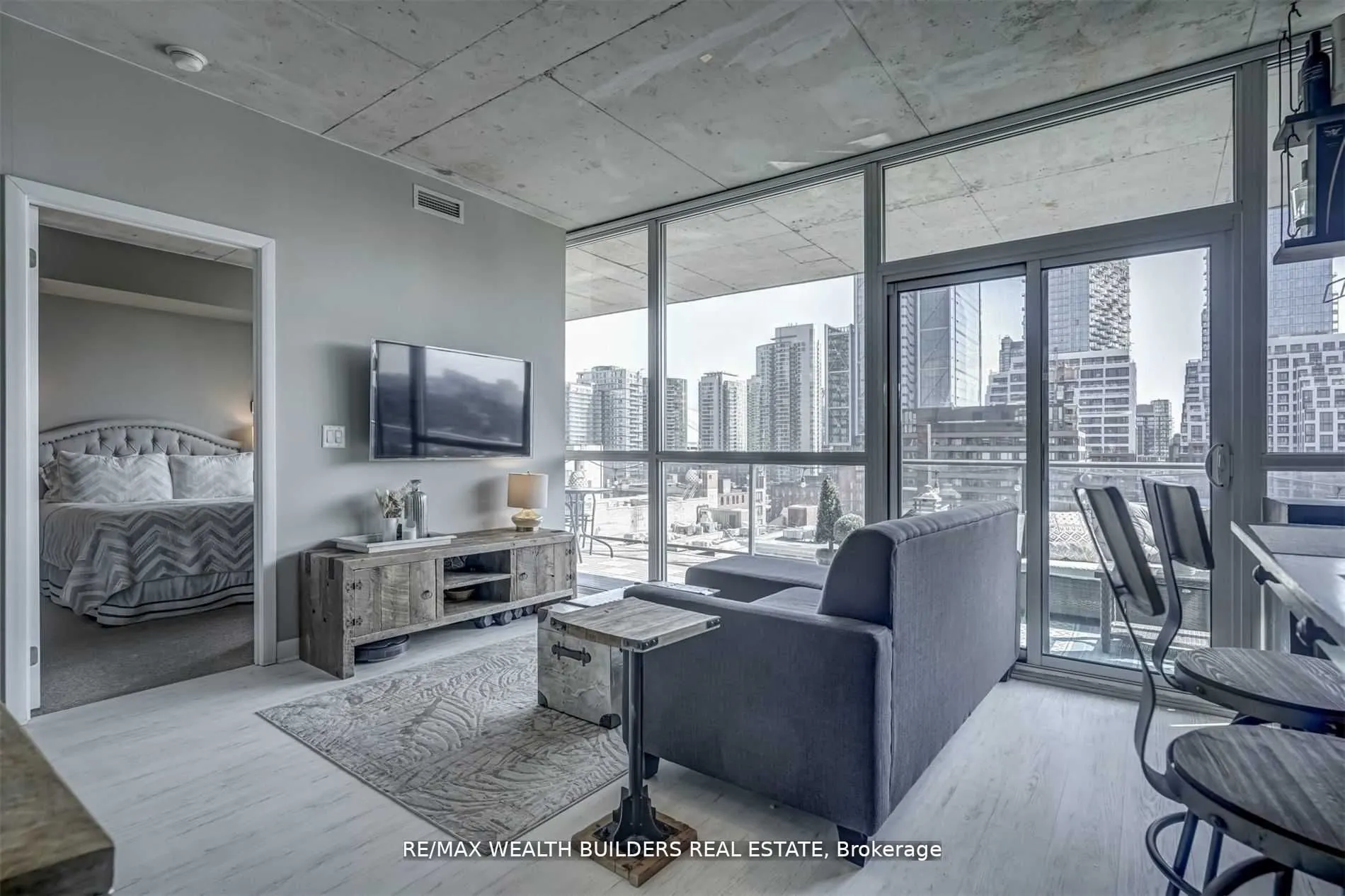 478 King Street W, #812