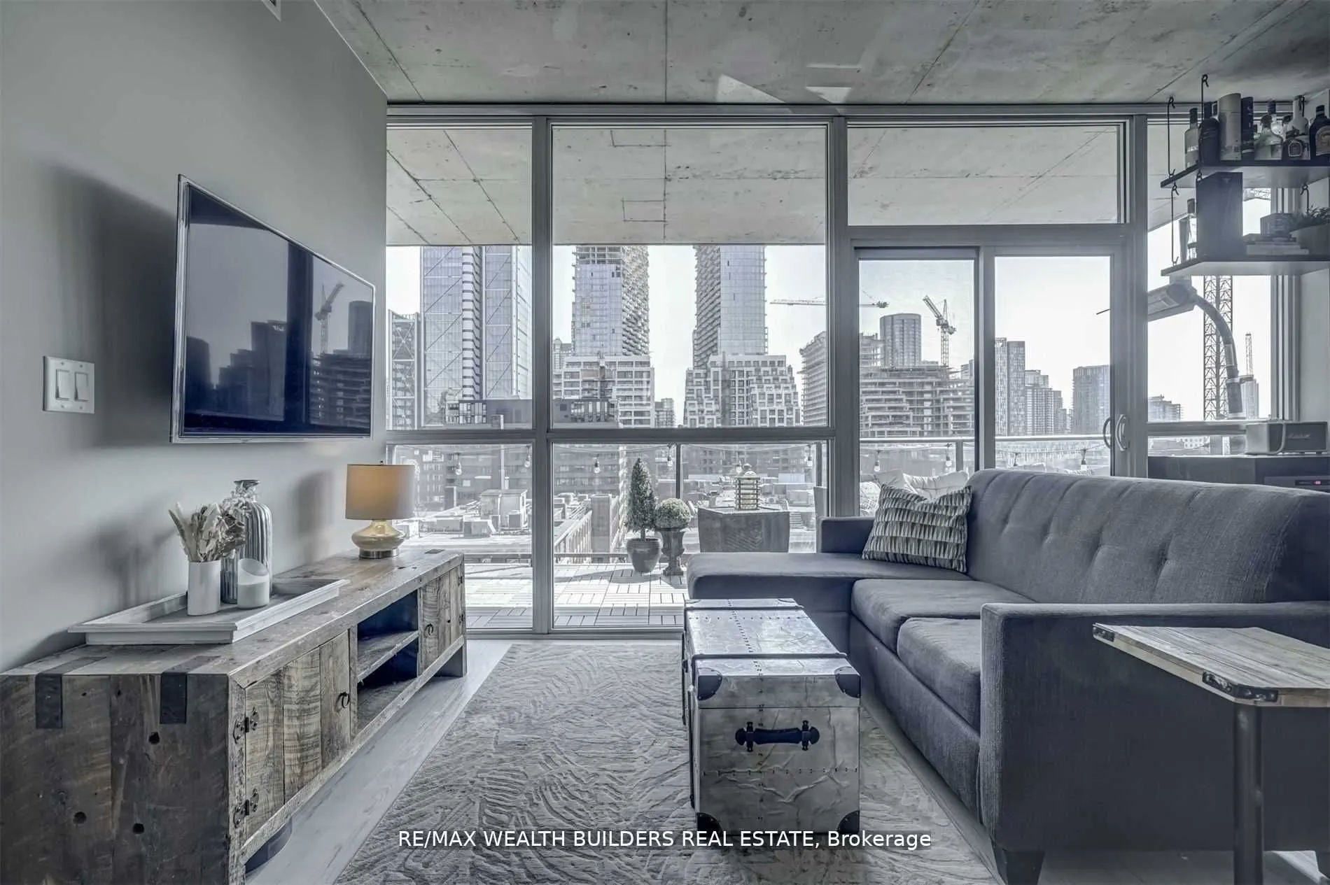 478 King Street W, #812
