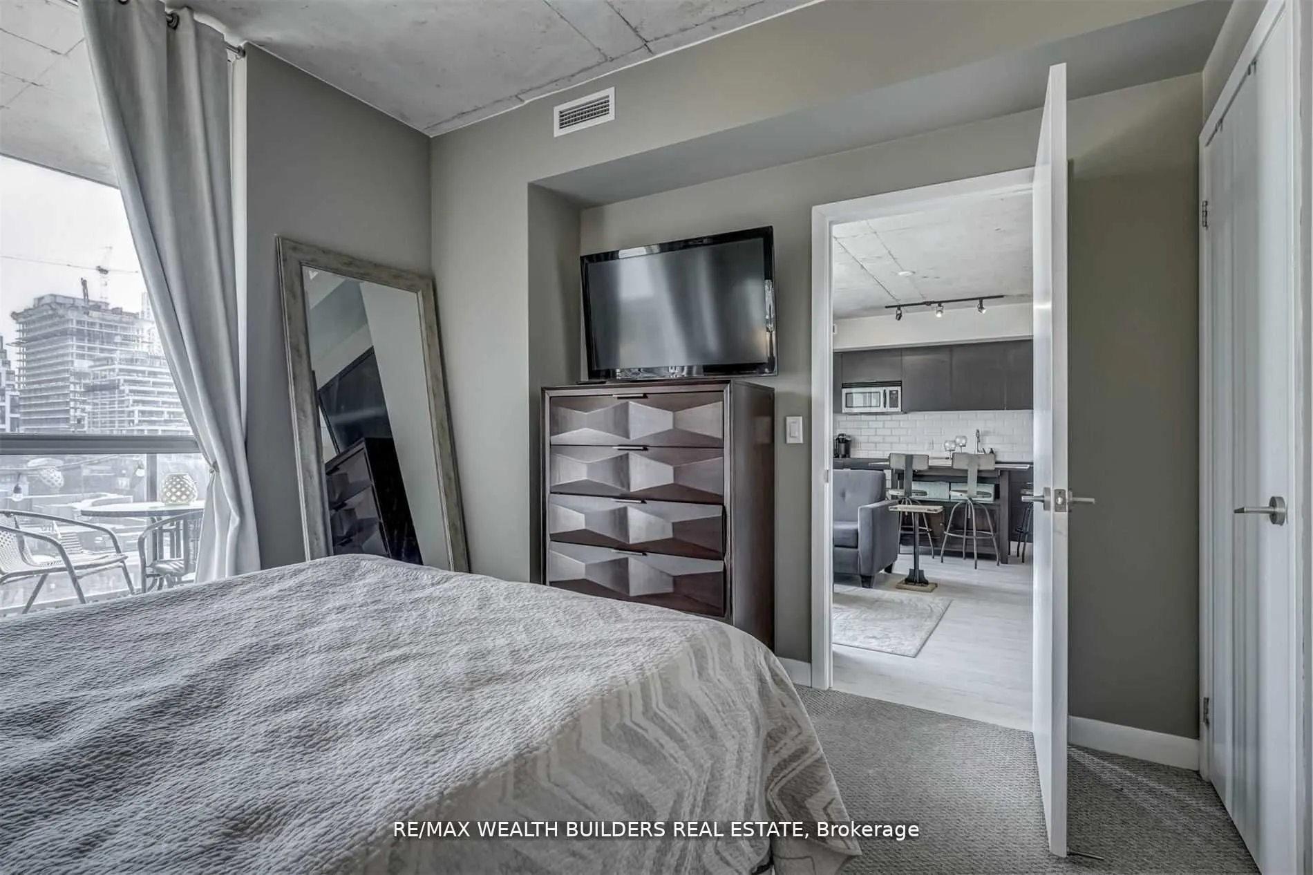 478 King Street W, #812