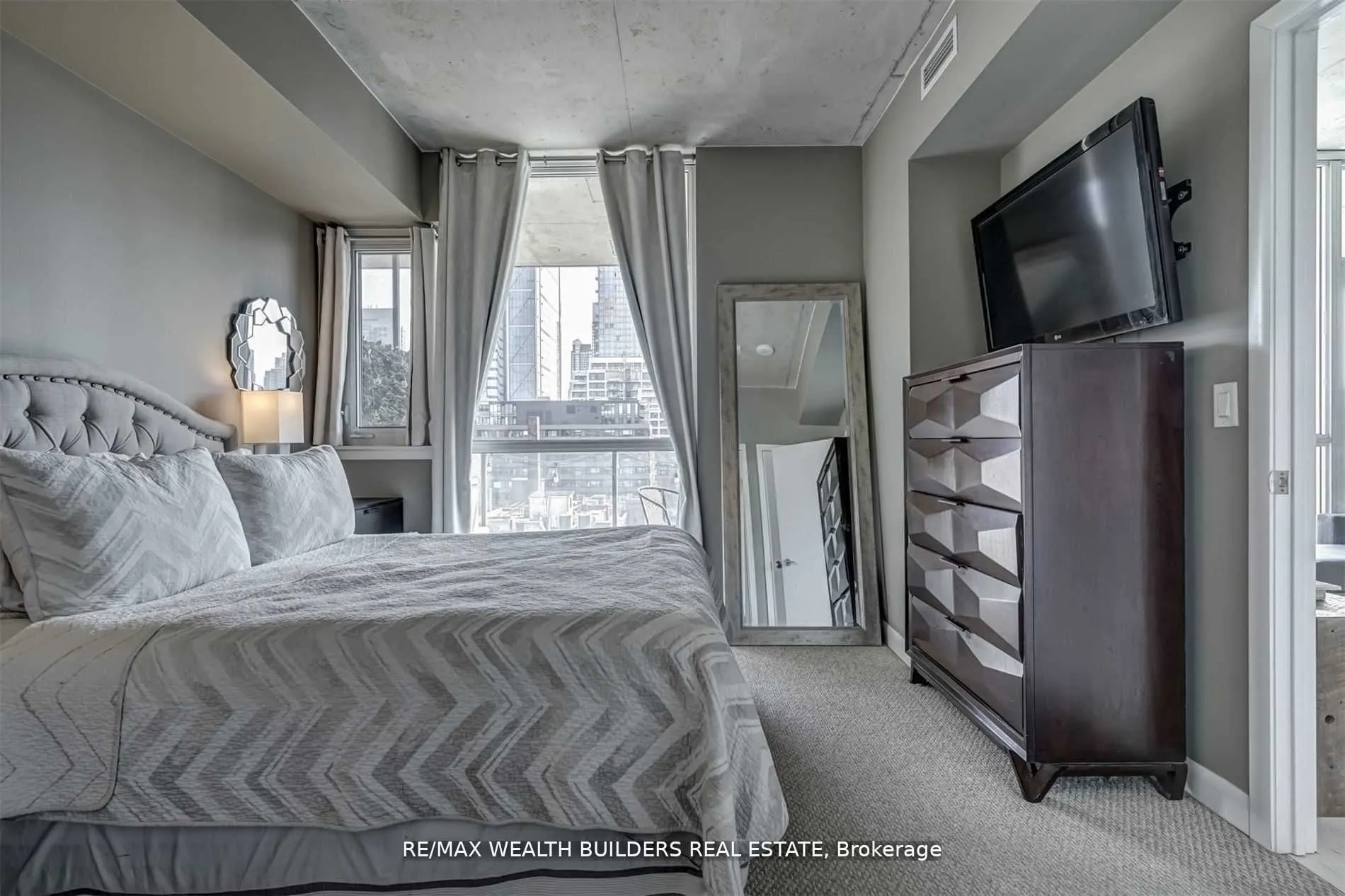 478 King Street W, #812