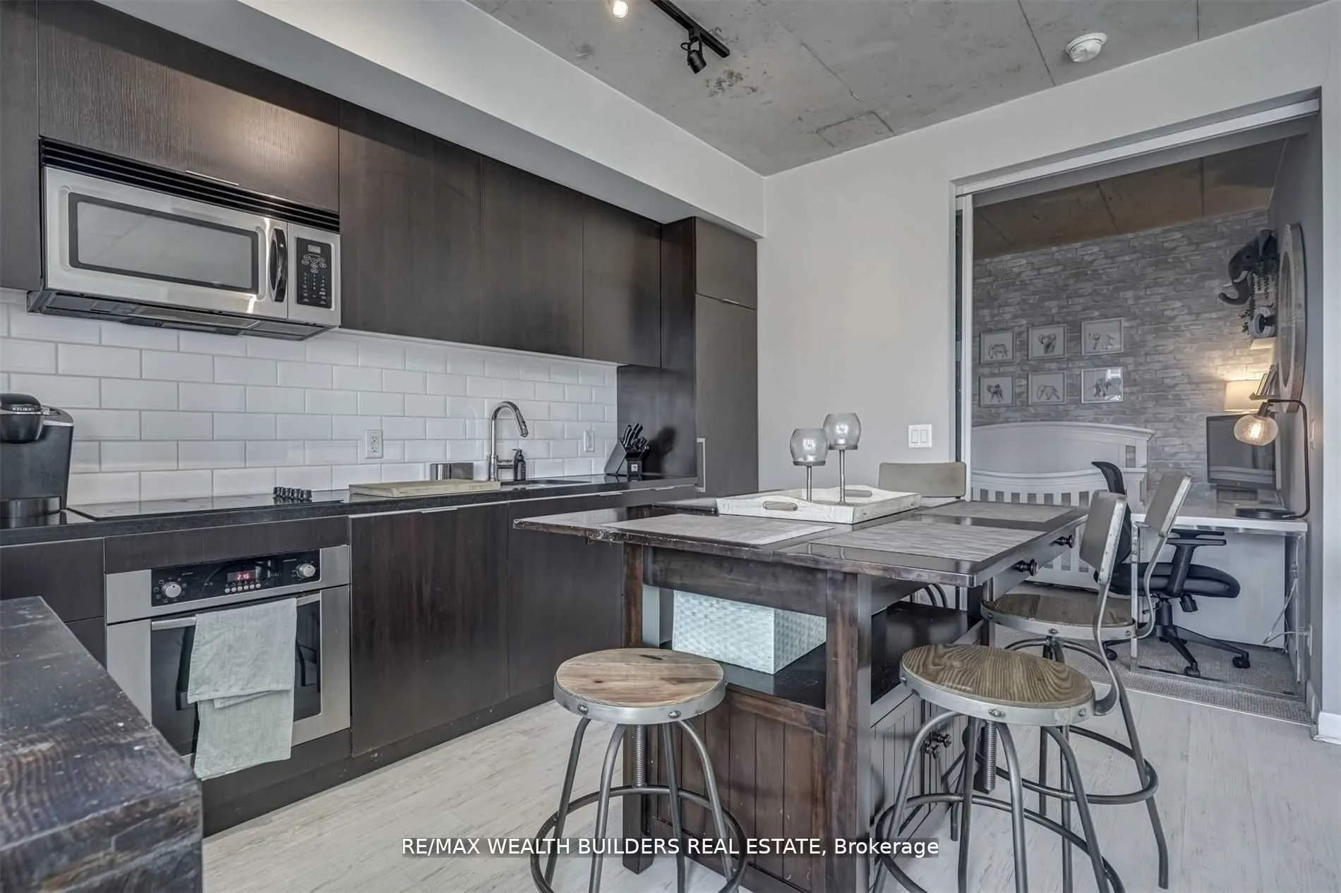 478 King Street W, #812