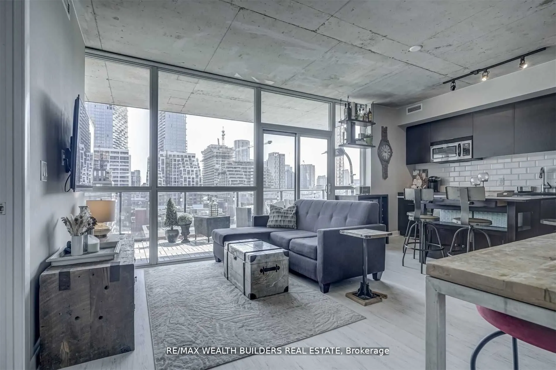 478 King Street W, #812