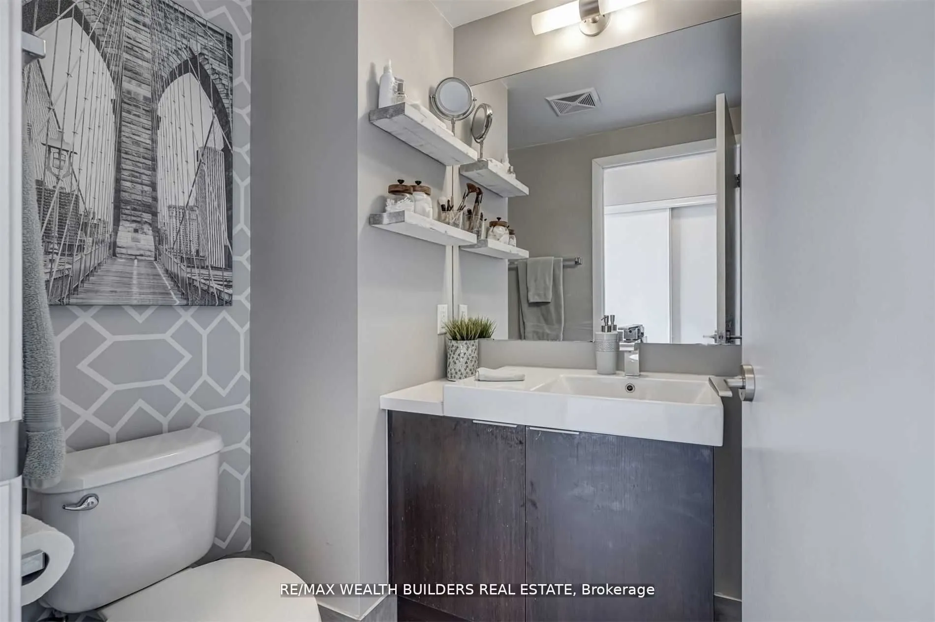 478 King Street W, #812