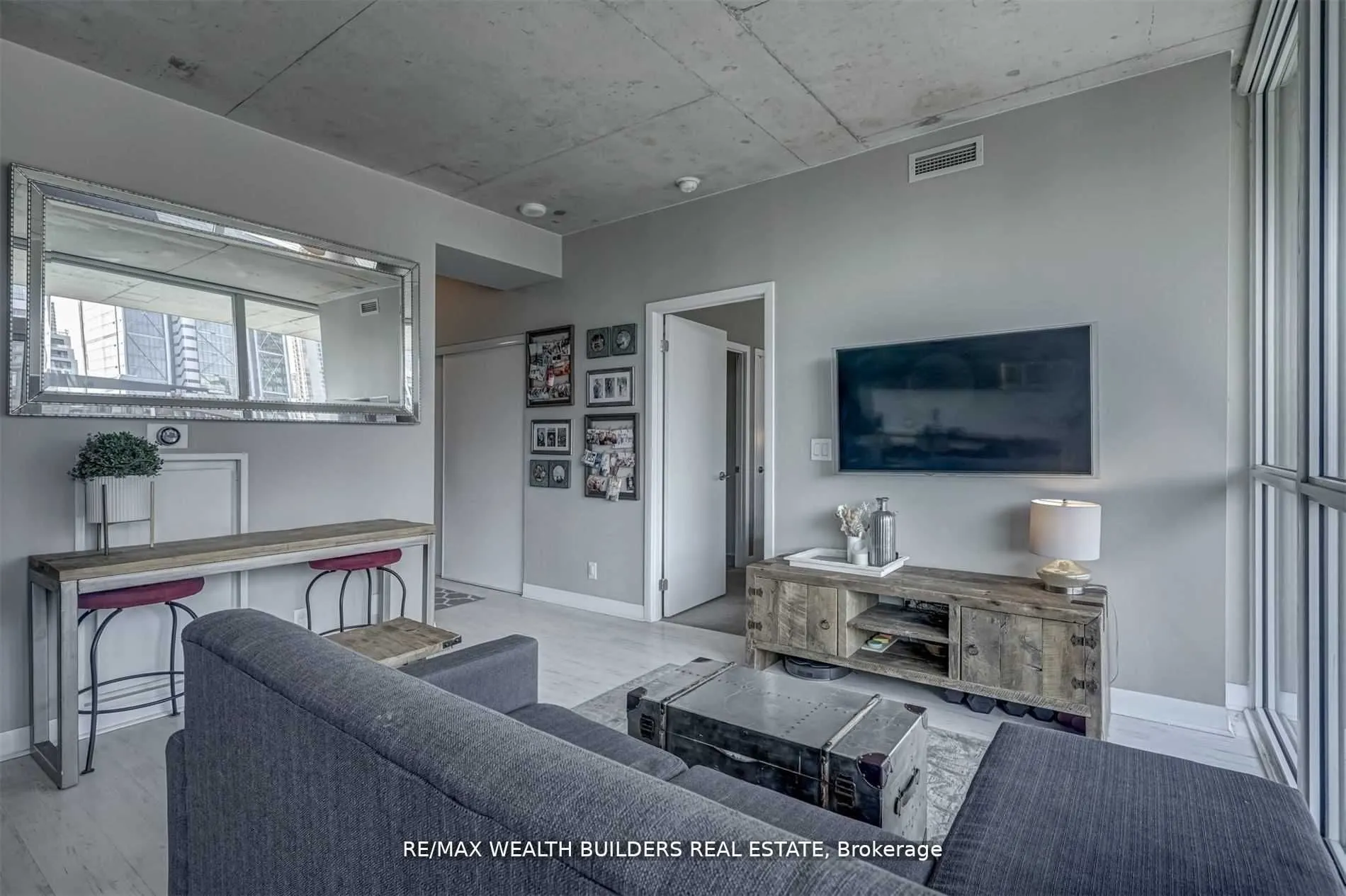 478 King Street W, #812