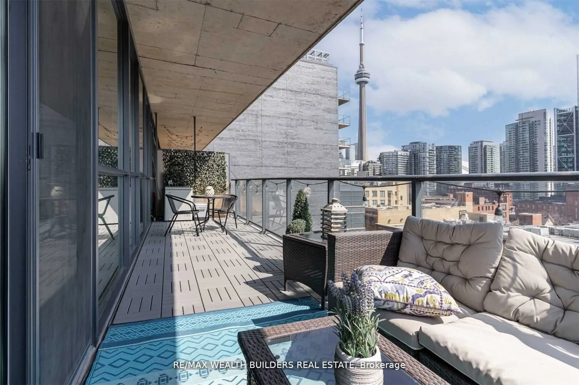 478 King Street W, #812
