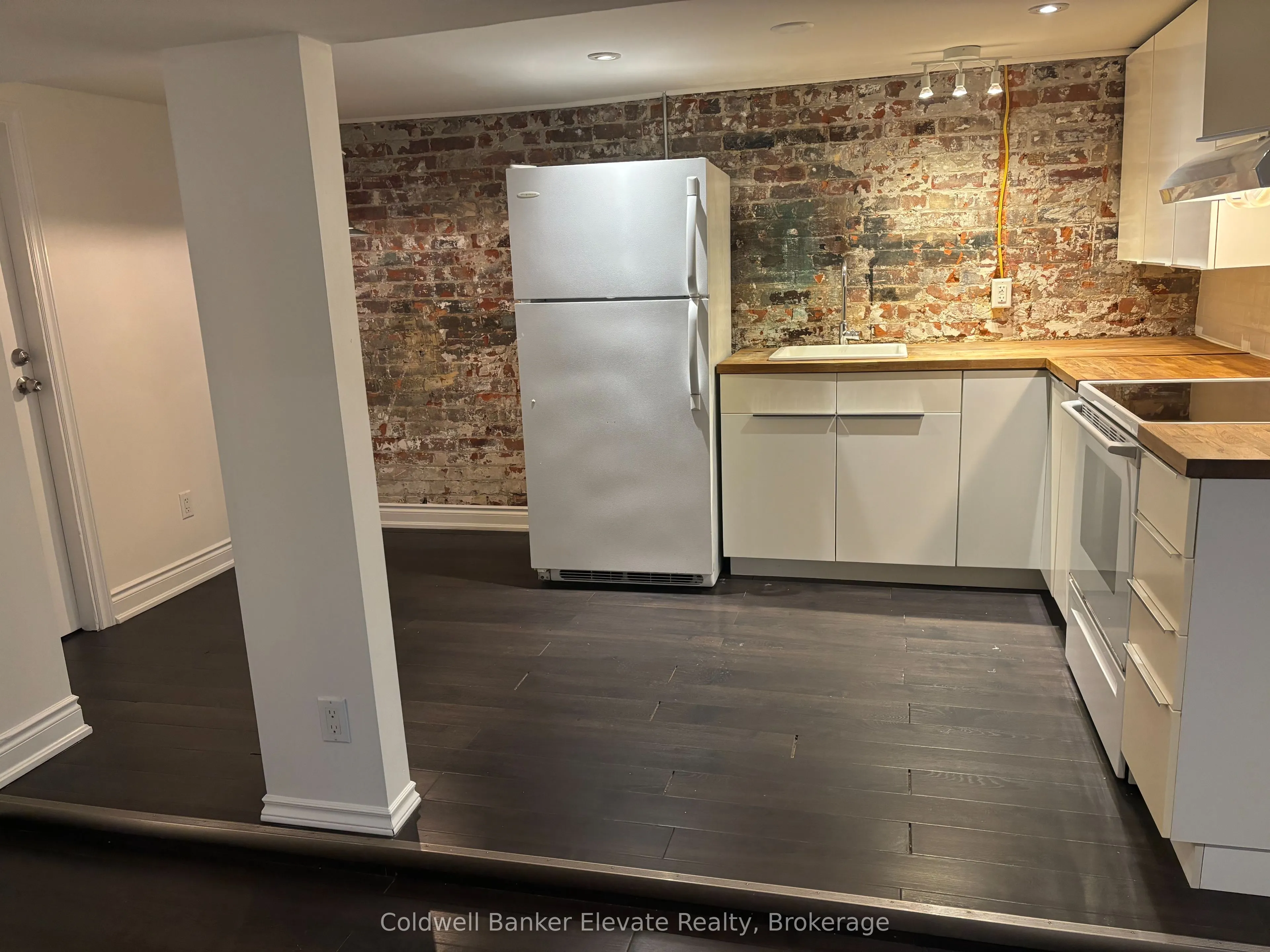 136 Argyle Street, #4