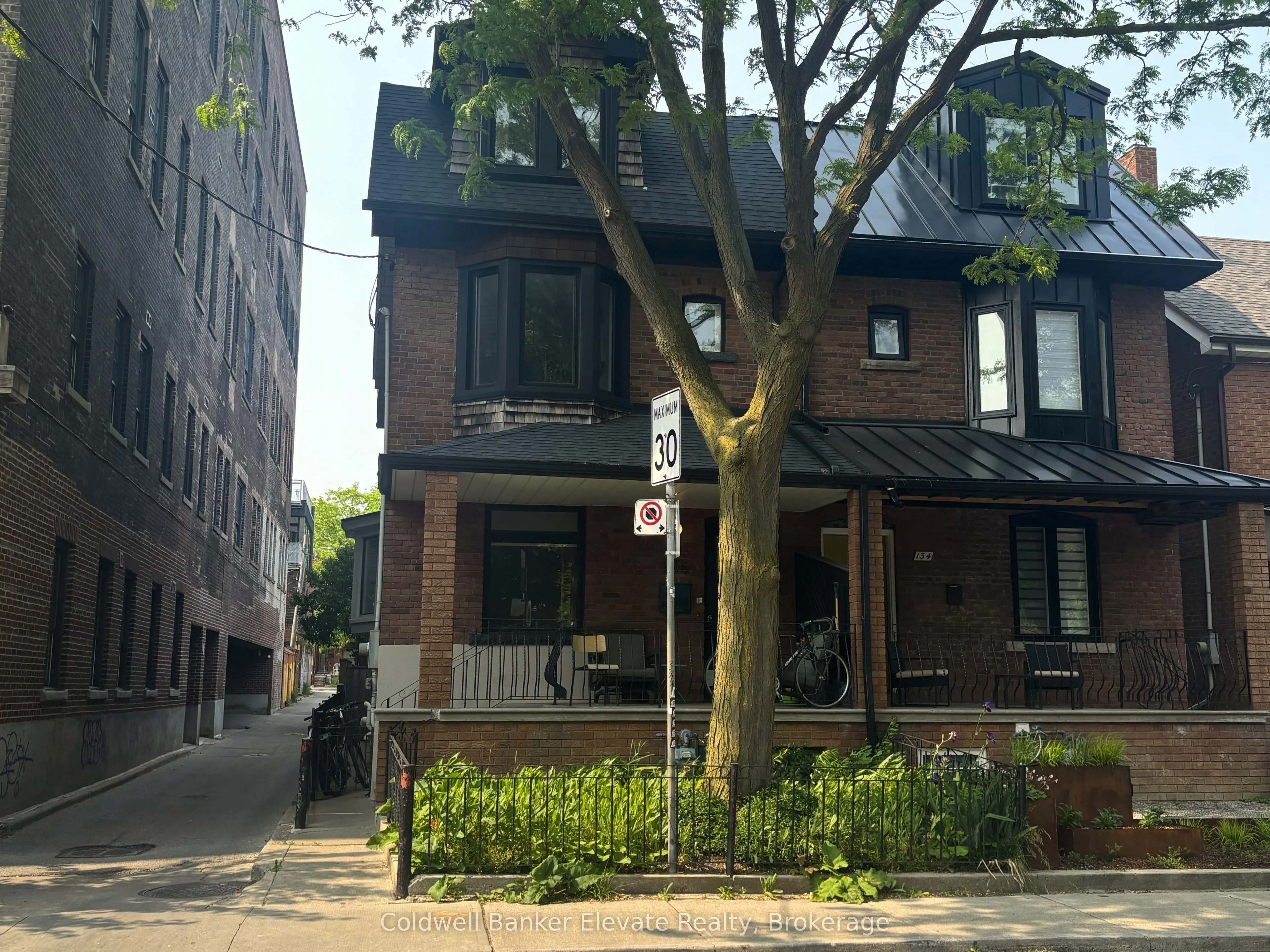 136 Argyle Street, #4