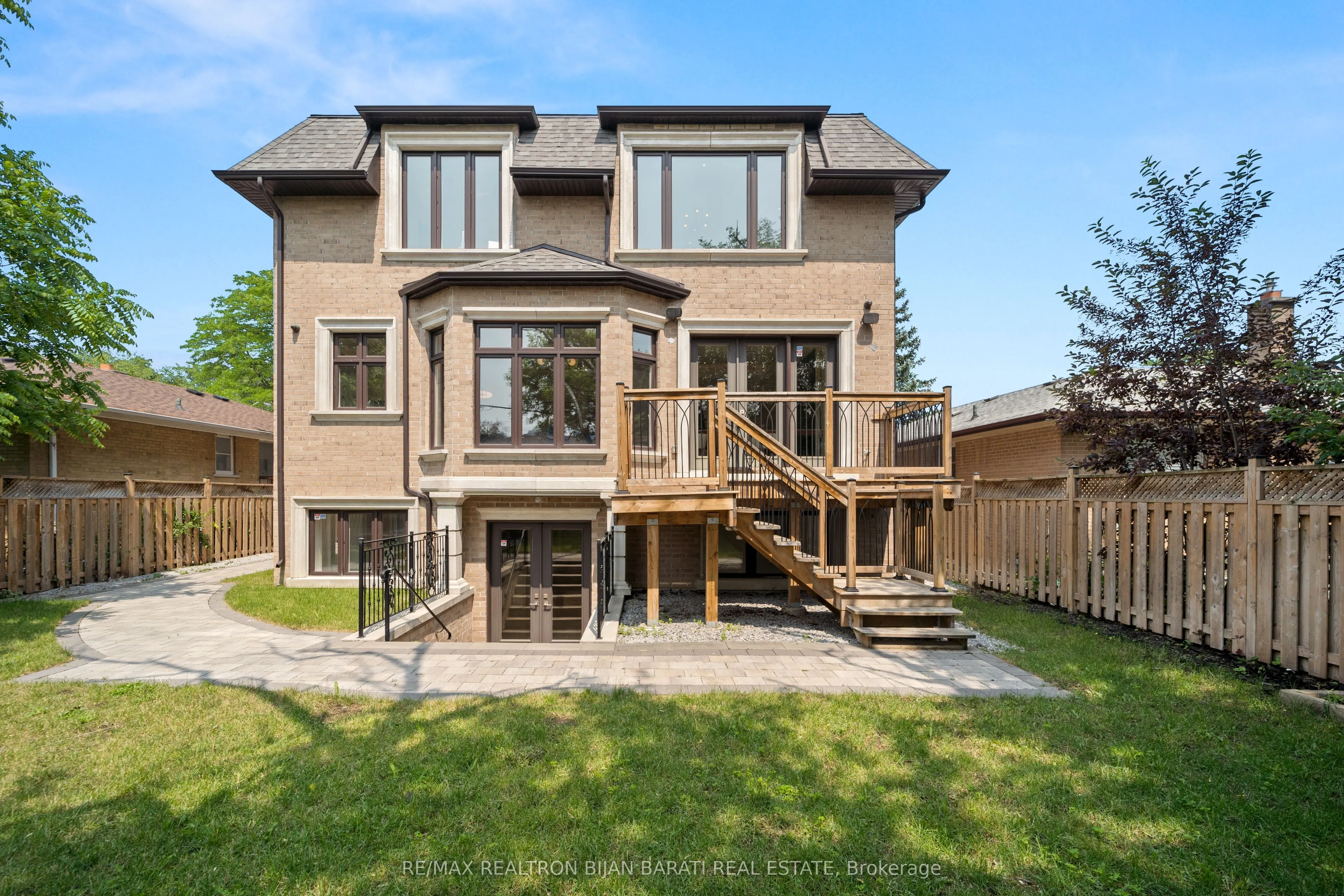 6 Harnish Crescent