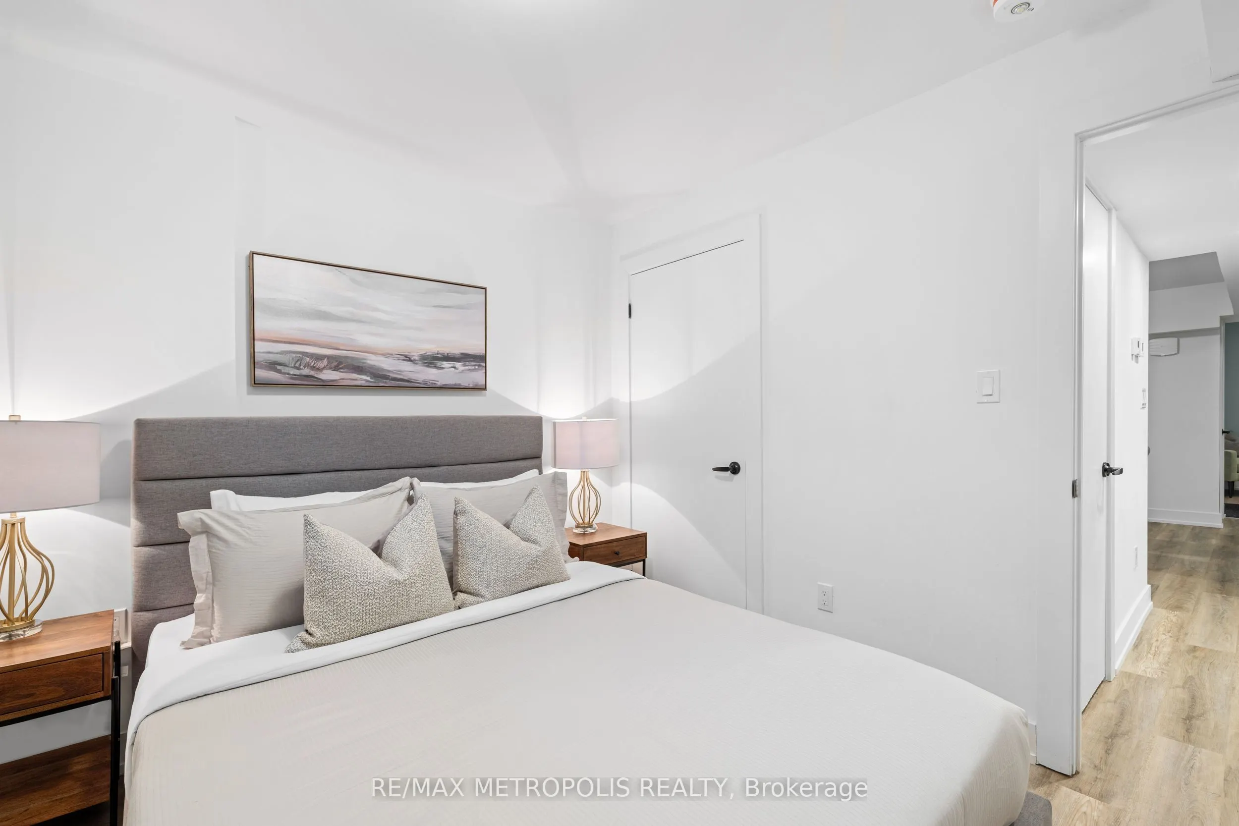 447 Lansdowne Avenue, #Lower