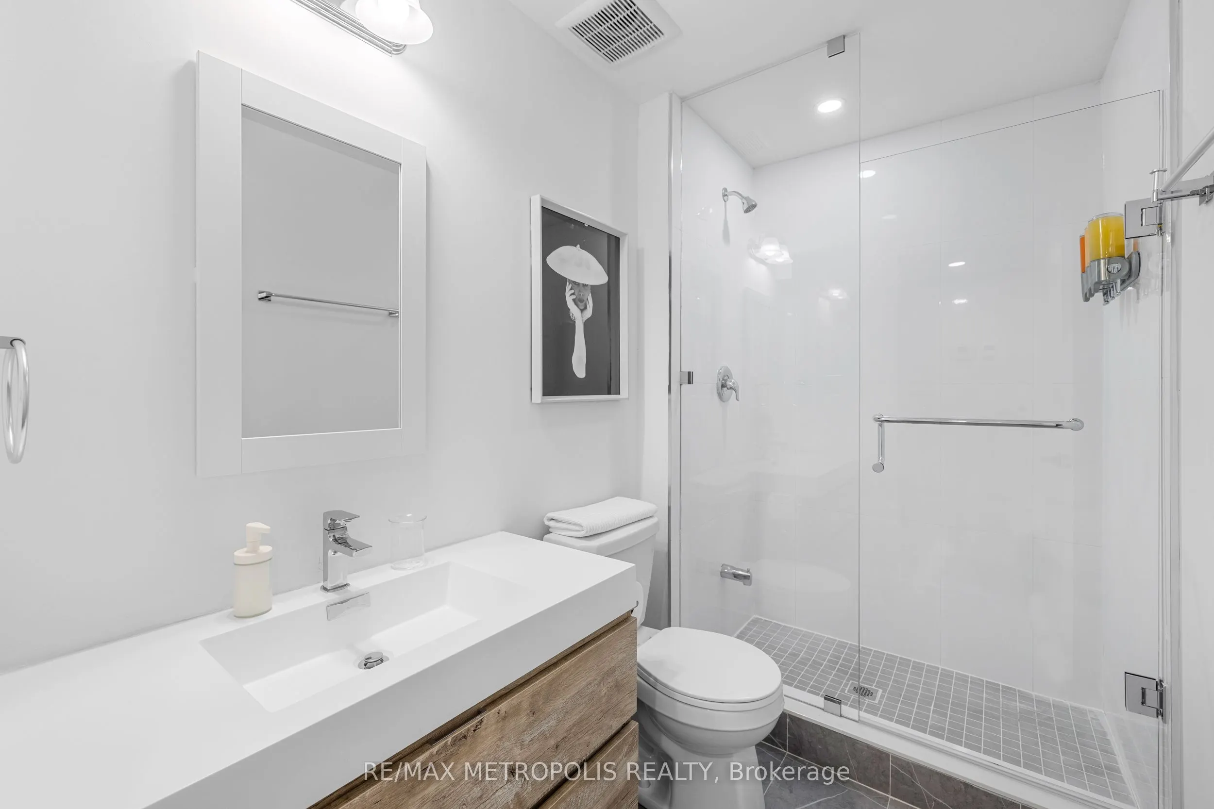 447 Lansdowne Avenue, #Lower