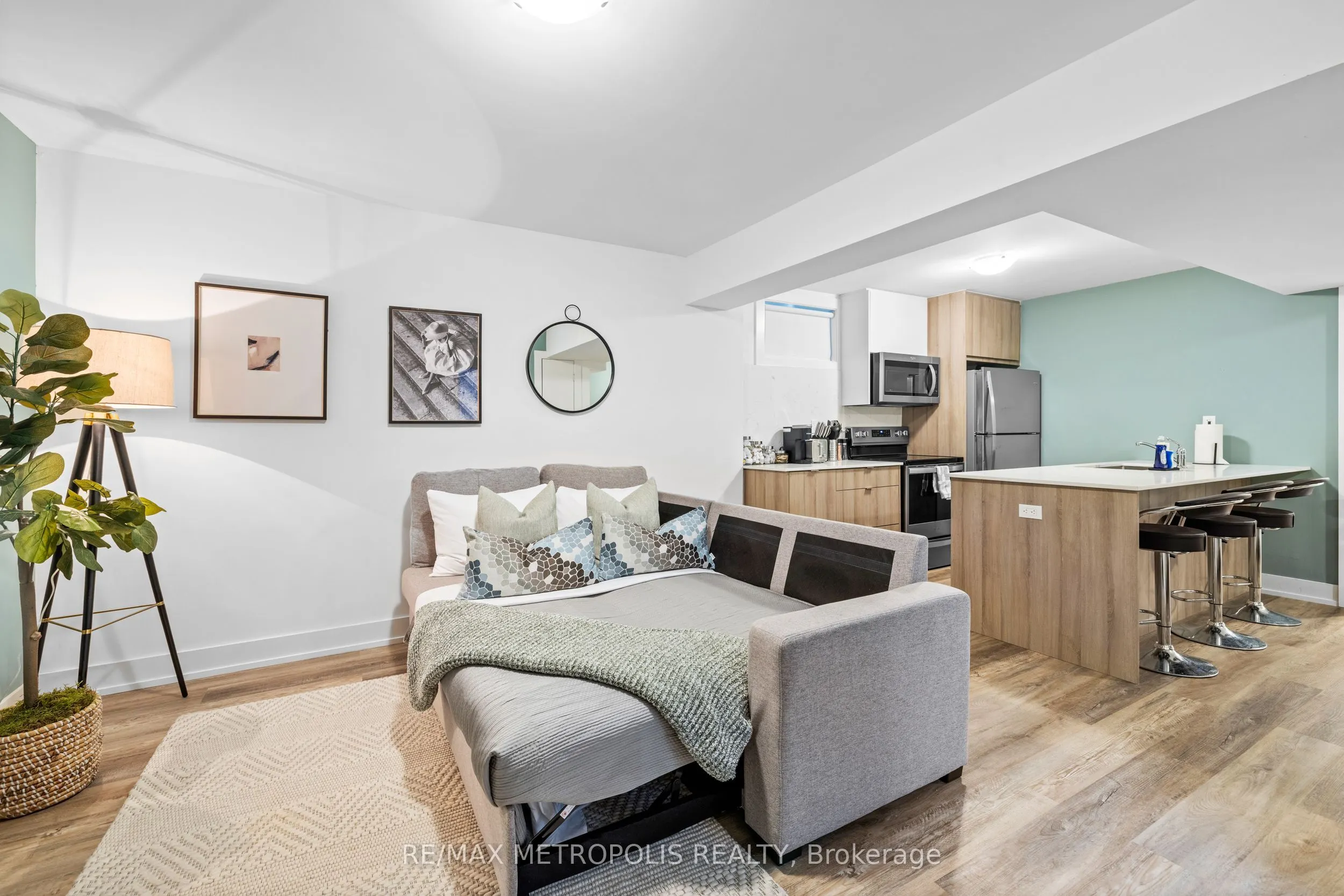 447 Lansdowne Avenue, #Lower