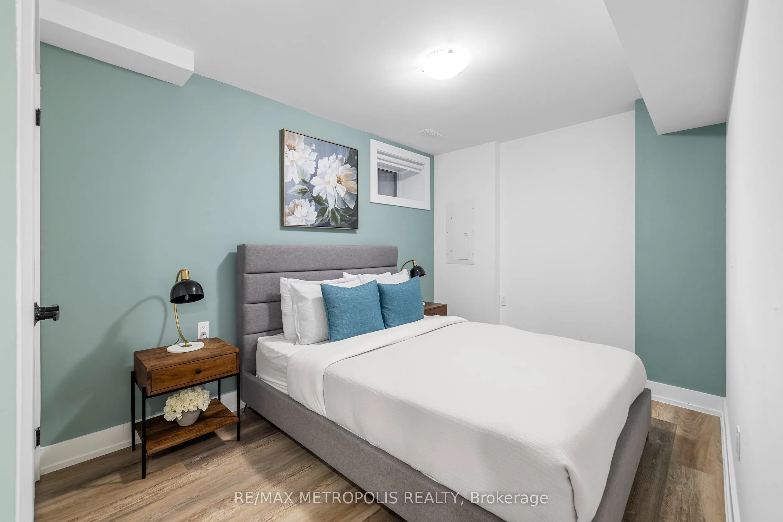 447 Lansdowne Avenue, #Lower