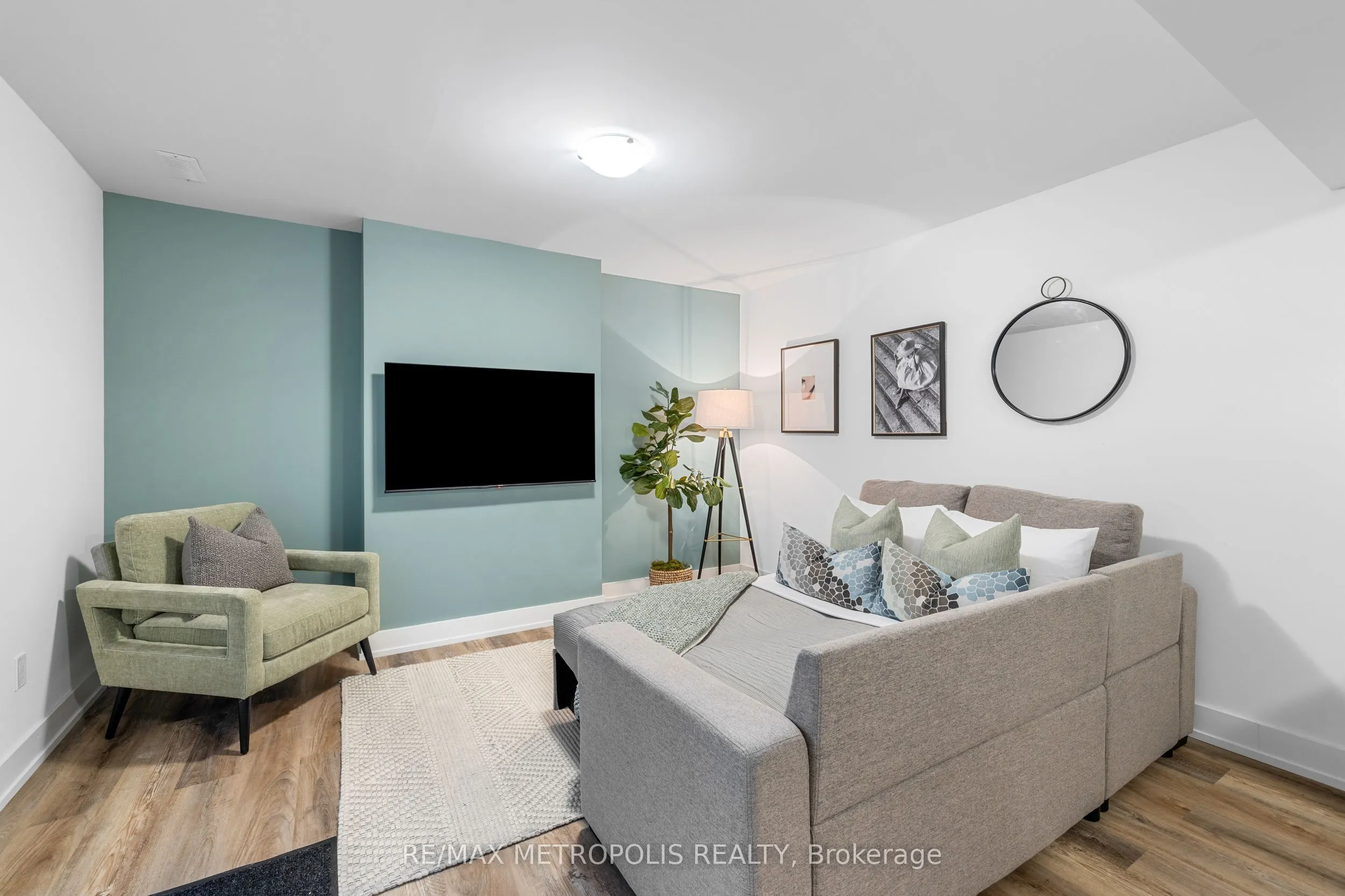 447 Lansdowne Avenue, #Lower