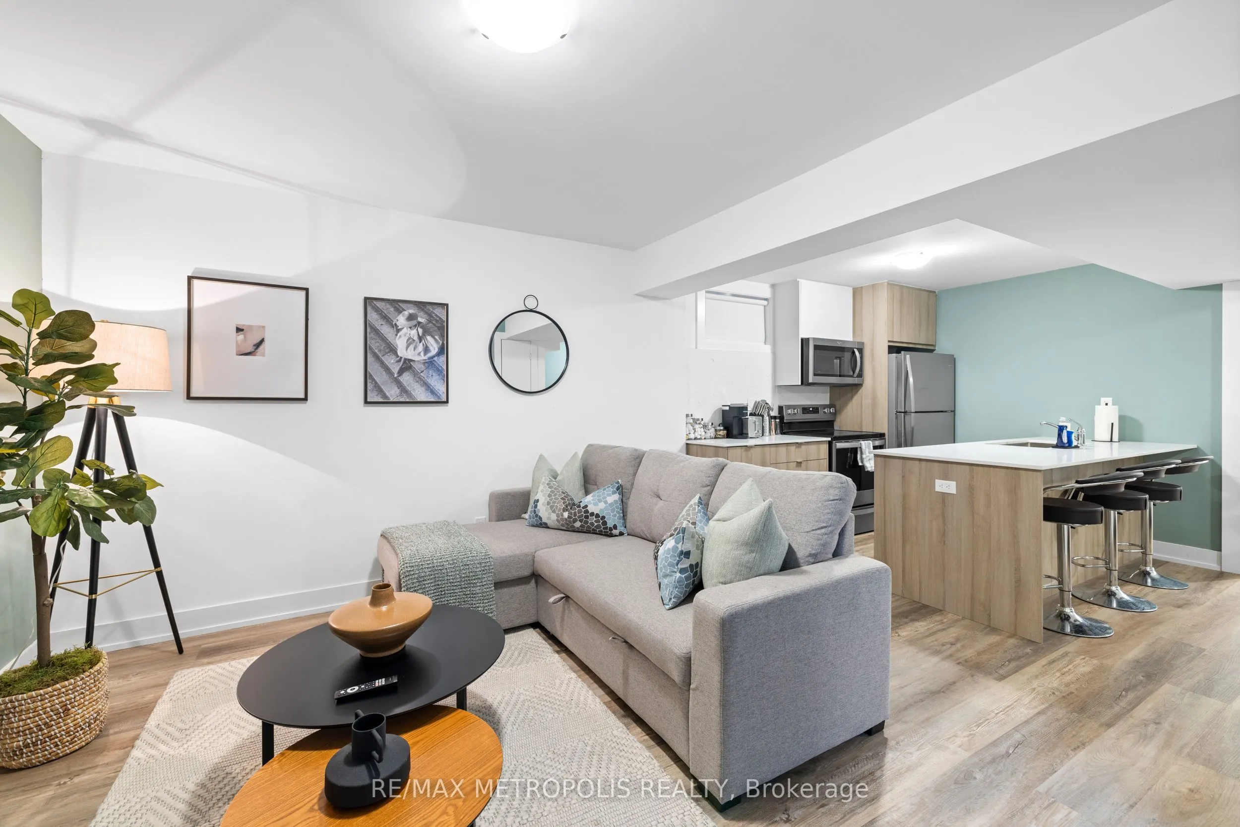 447 Lansdowne Avenue, #Lower