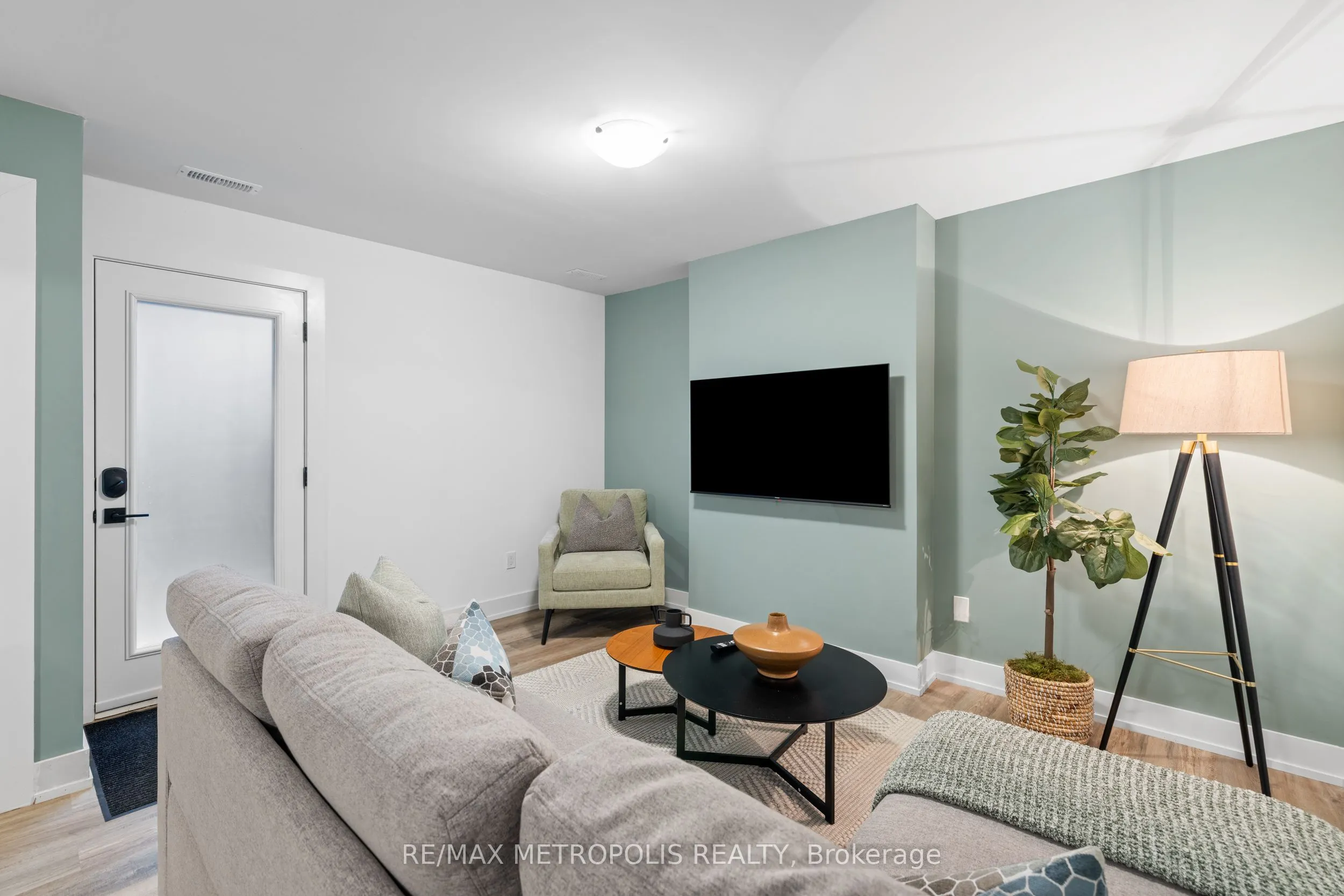 447 Lansdowne Avenue, #Lower