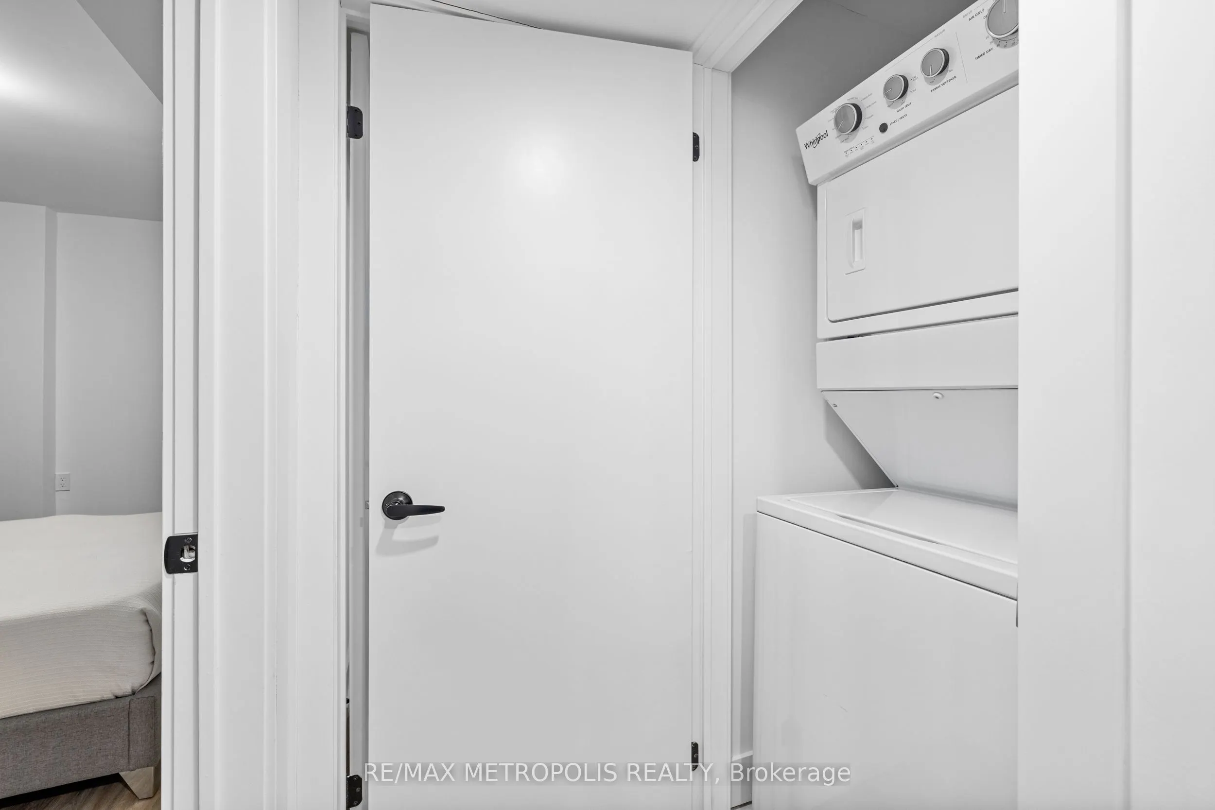 447 Lansdowne Avenue, #Lower