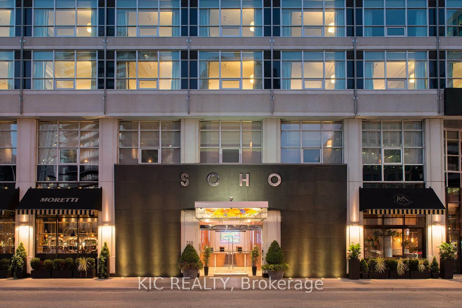 250 Wellington Street W #1727