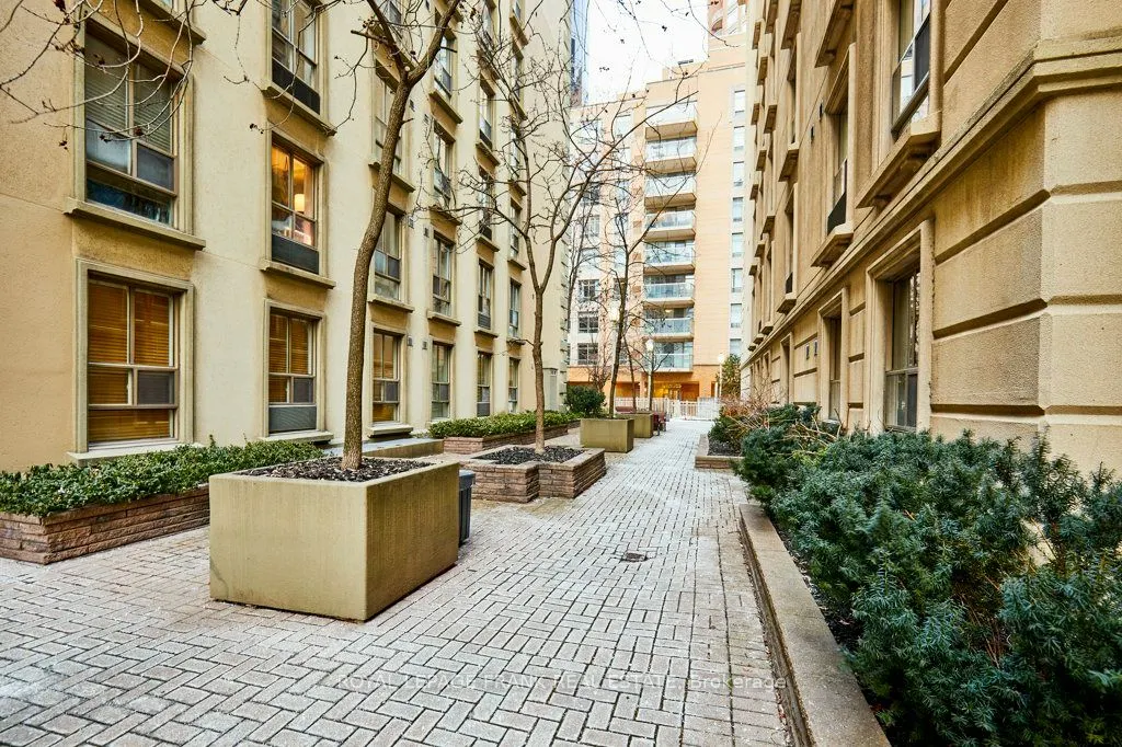 88 Charles Street E, #301