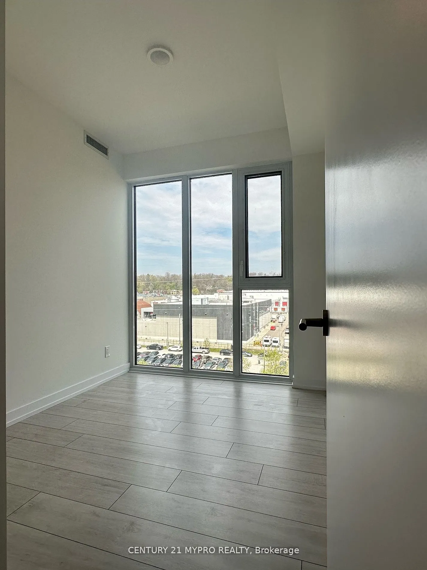 500 Dupont Street W, #607