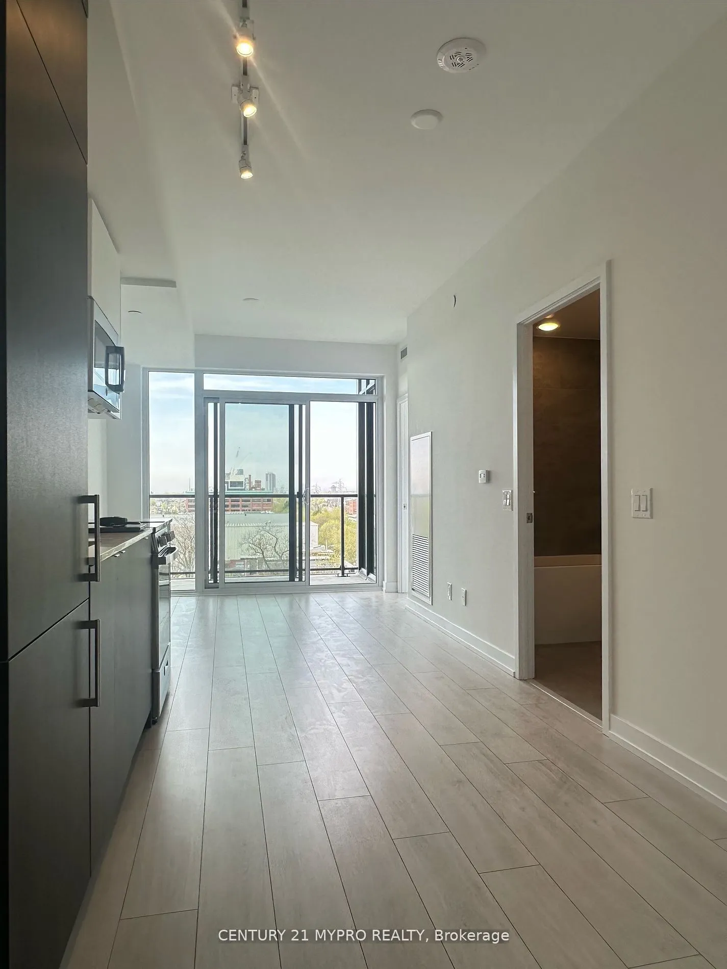 500 Dupont Street W, #607